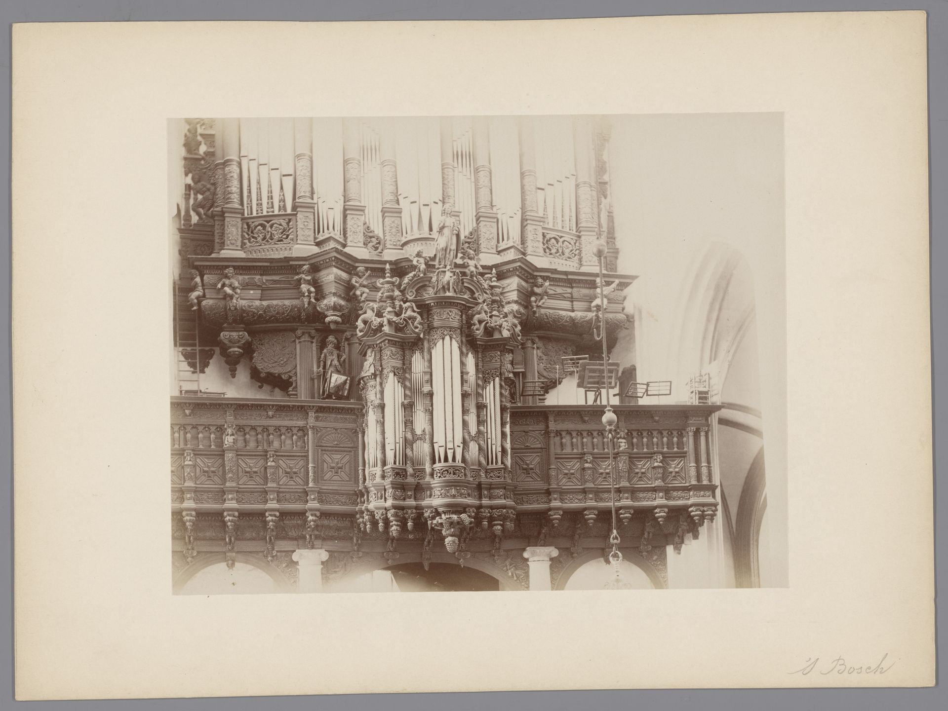 Detail van het orgel in de Sint-Janskathedraal te Den Bosch by anoniem (Monumentenzorg)