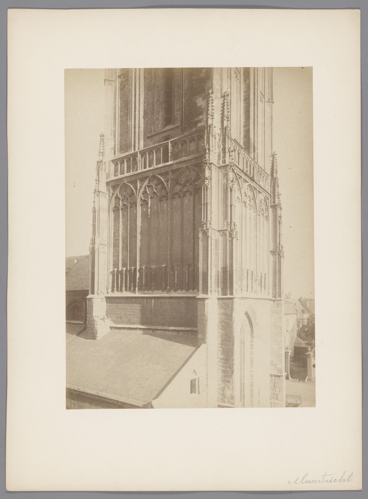 Eerste verdieping van de toren van de Sint-Janskerk te Maastricht by anoniem (Monumentenzorg)