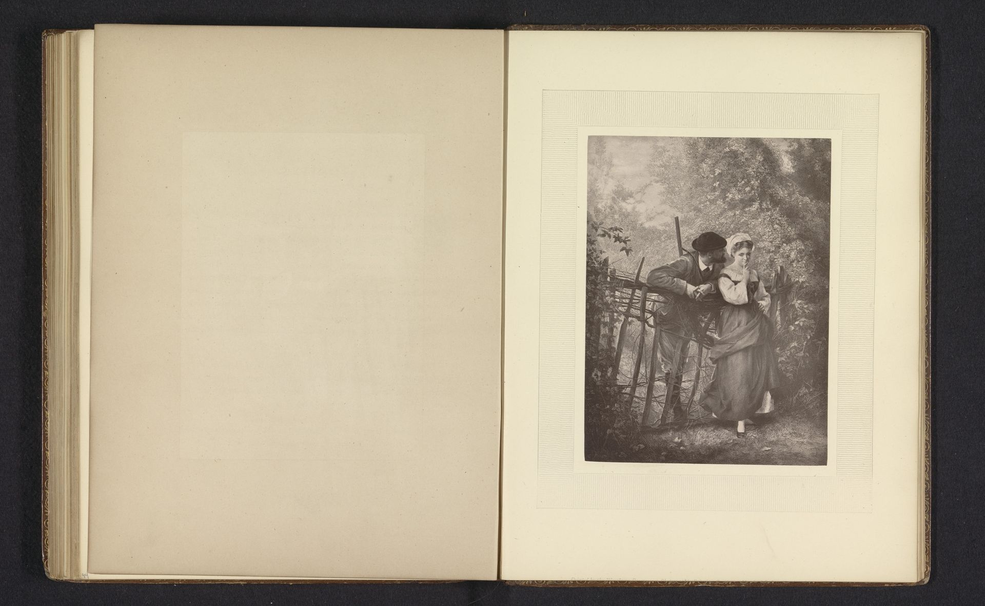 Fotoreproductie van een prent naar een schilderij of prent van een man en een vrouw bij een hek door Edmond Adolphe Rudaux by Anonymous