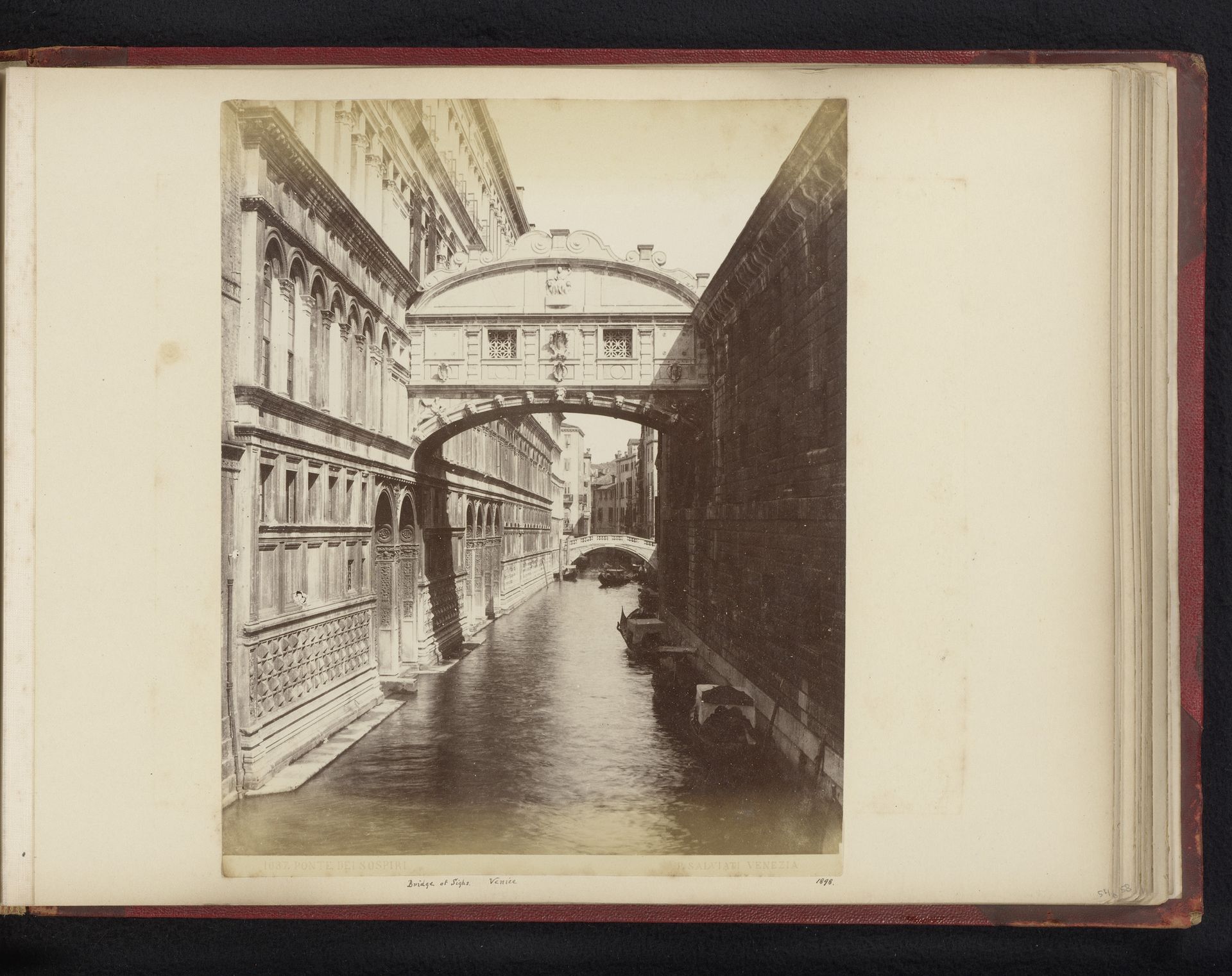 Gezicht op de Brug der Zuchten te Venetië by Paolo Salviati