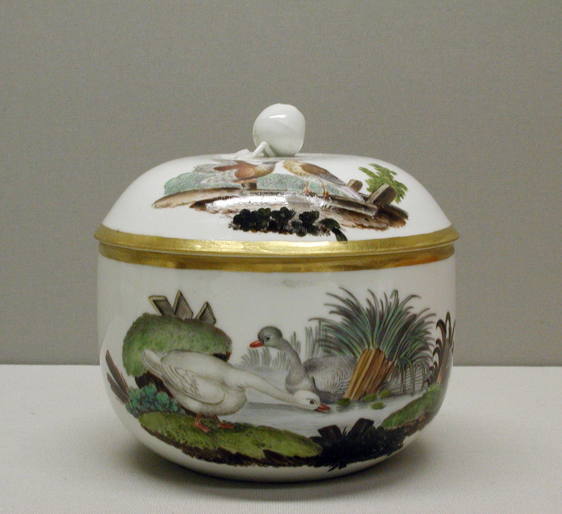 Sugar bowl by Höchst Manufactory