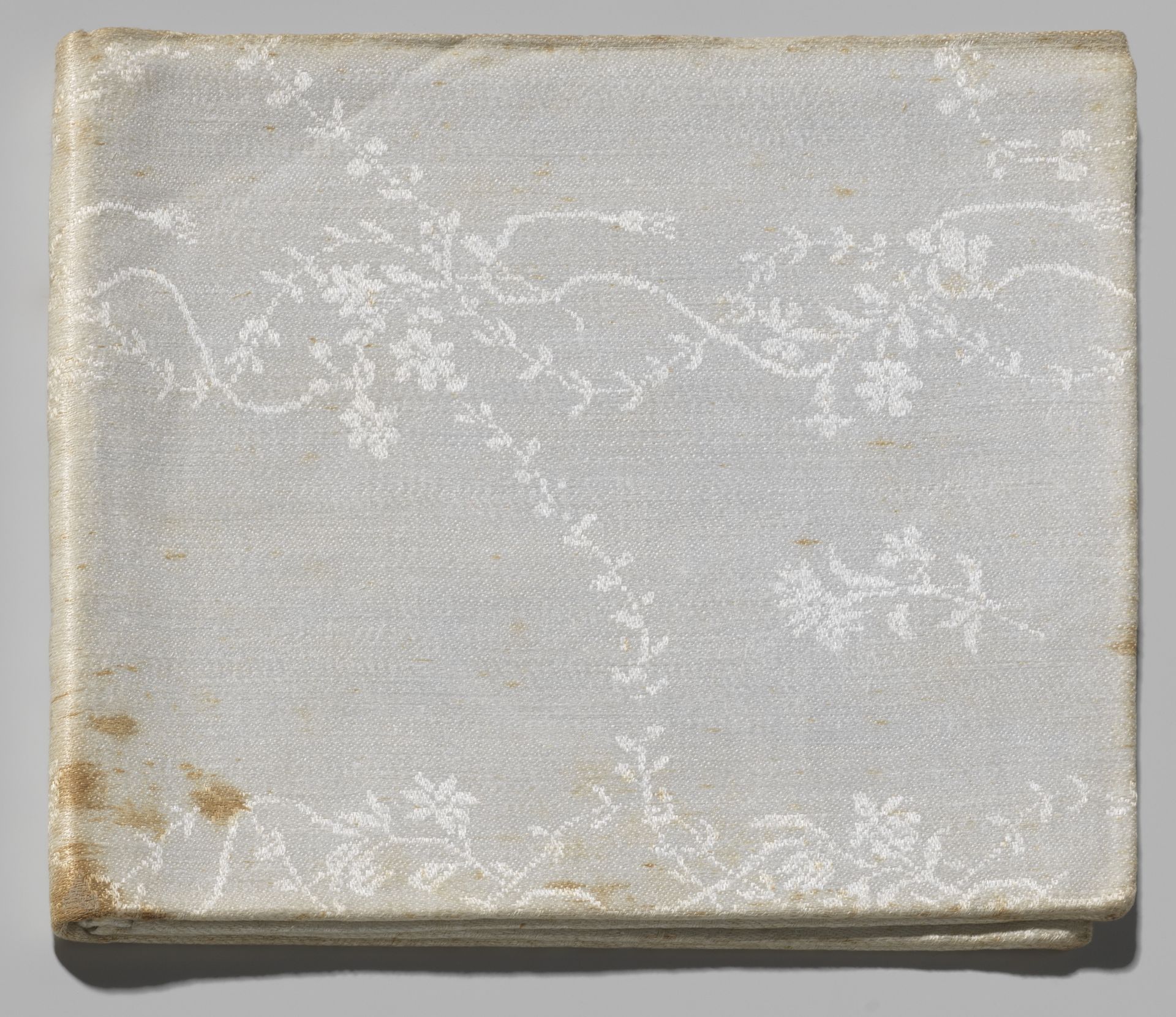 Servet met bloemen en slingers by Anonymous