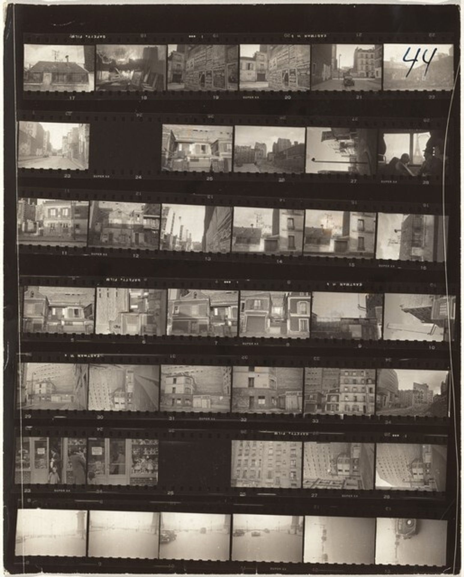 Passage Leolidas--Paris 44A by Robert Frank