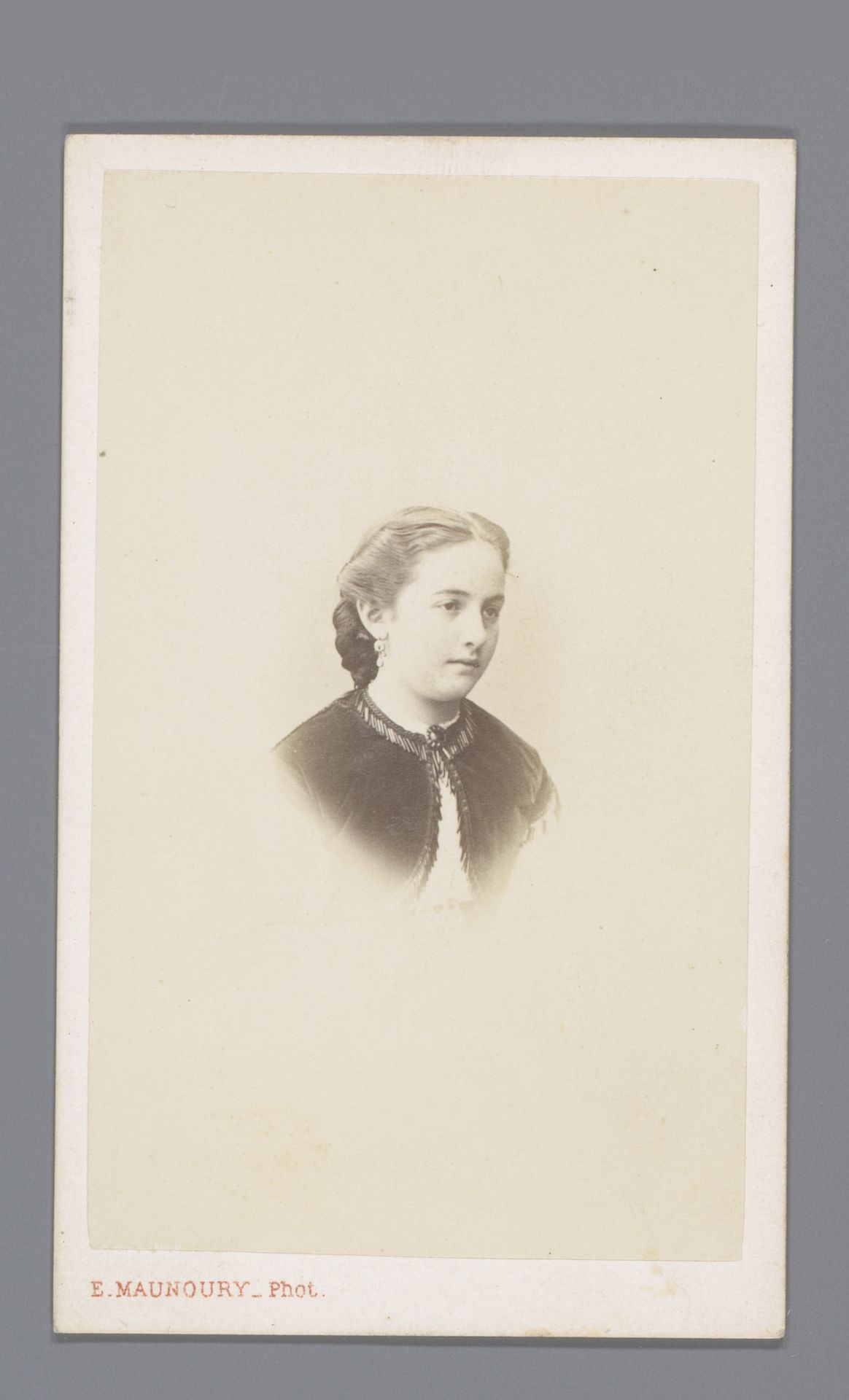 Portret van een onbekende vrouw by Eugène Manoury