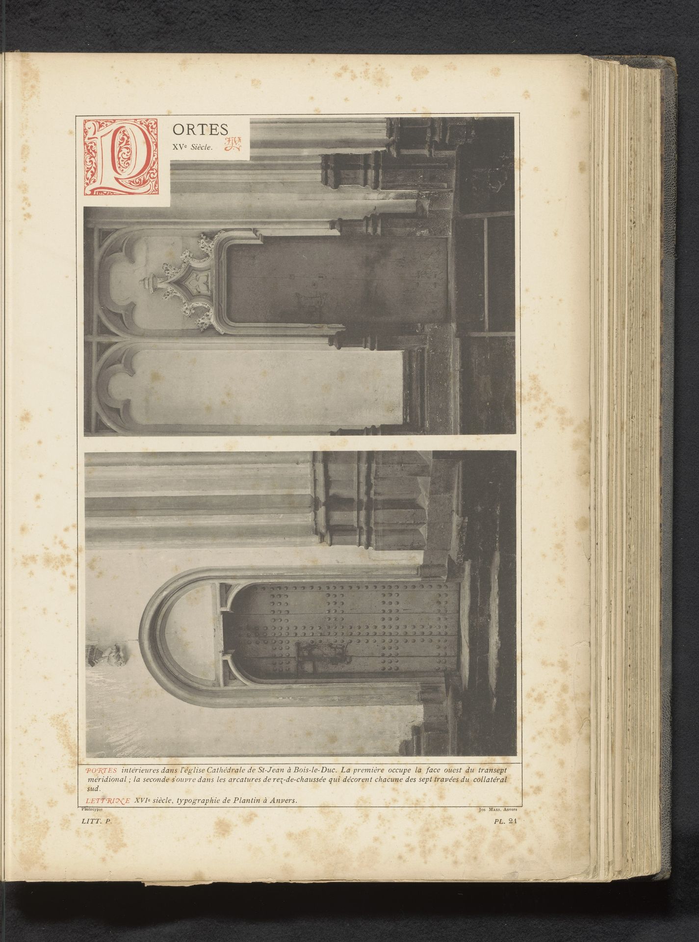 Twee deuren van de Sint-Janskathedraal te 's-Hertogenbosch by Anonymous