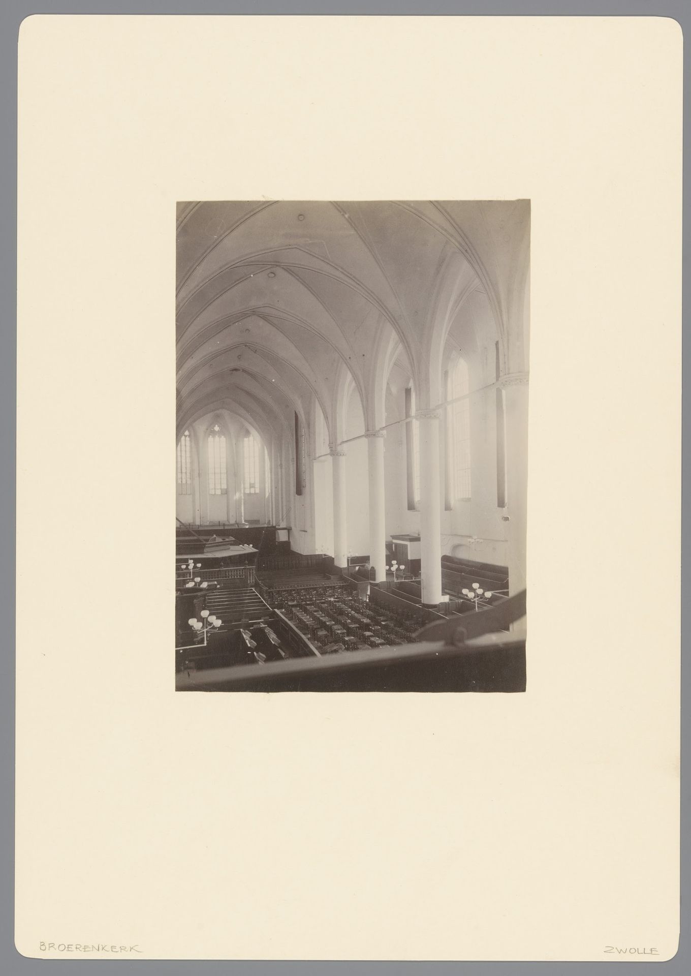 Interieur van de Broerenkerk te Zwolle by anoniem (Monumentenzorg)