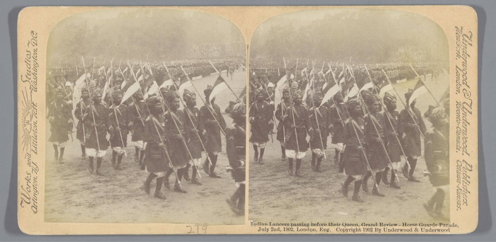Parade van soldaten uit India voor Victoria van het Verenigd Koninkrijk in Londen by Underwood & Underwood