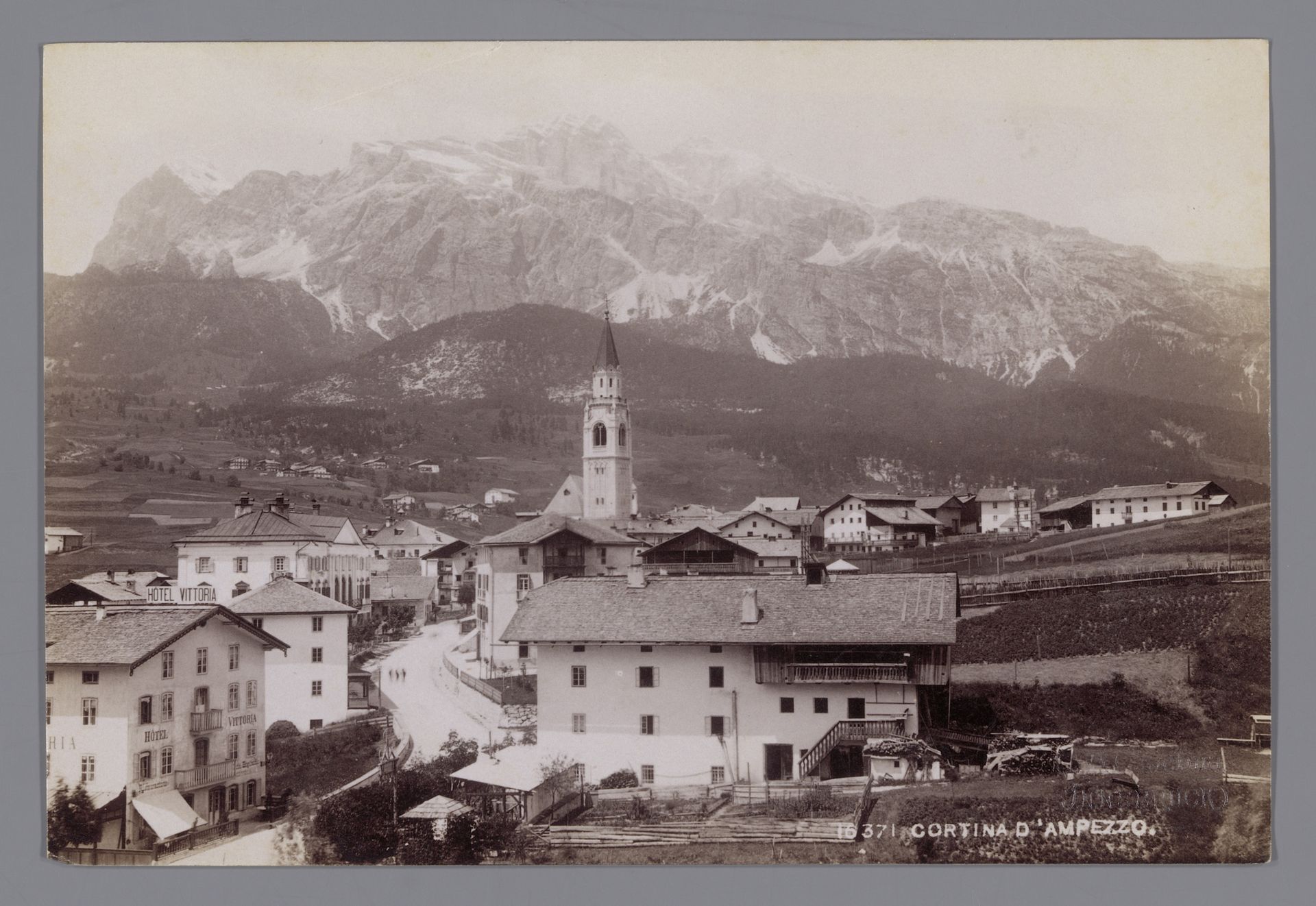 Gezicht op Cortina d'Ampezzo by Carl Alexander Czichna