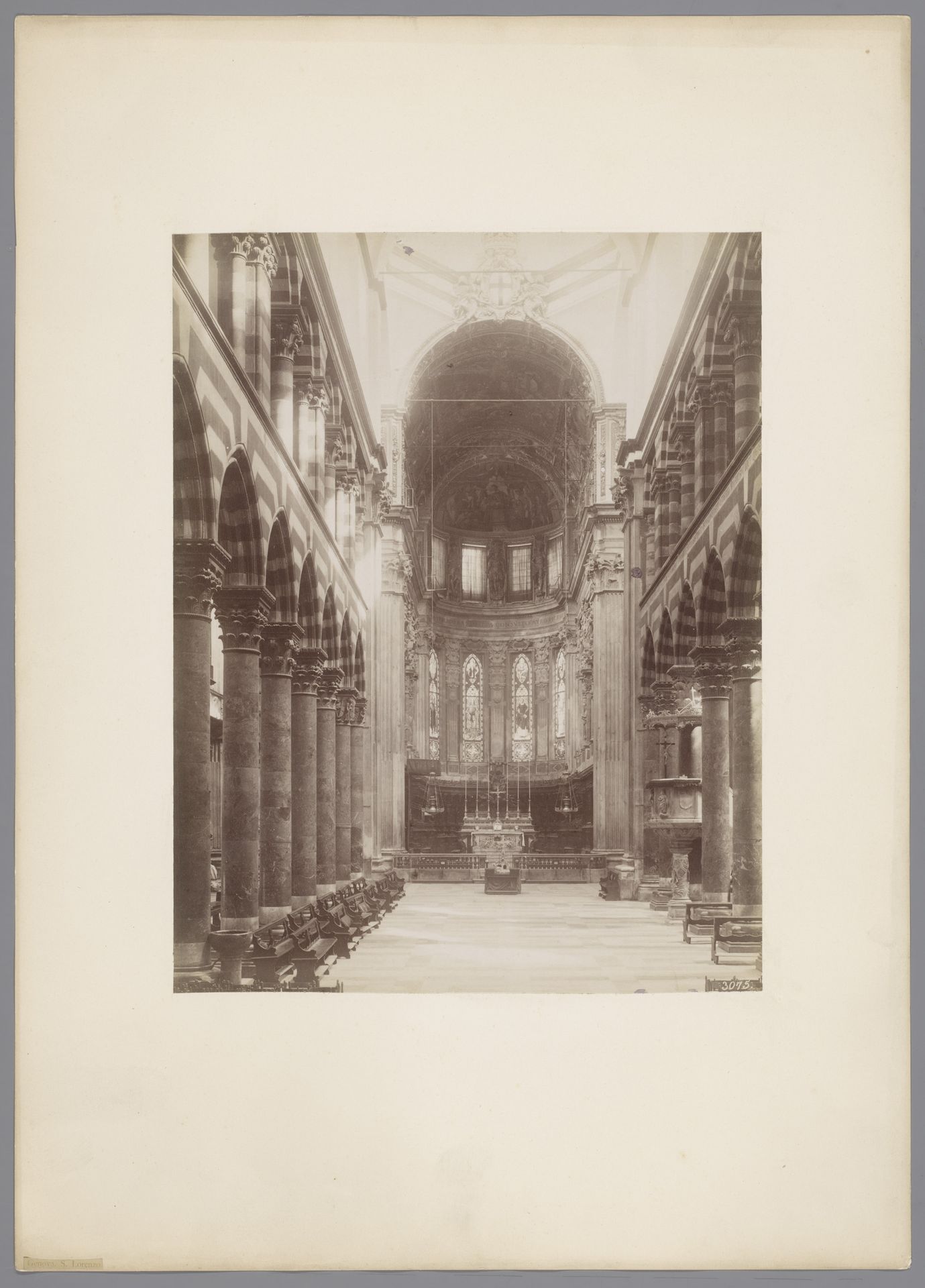 Interieur van de San Lorenzo te Genua, Italië by Alfredo Noack