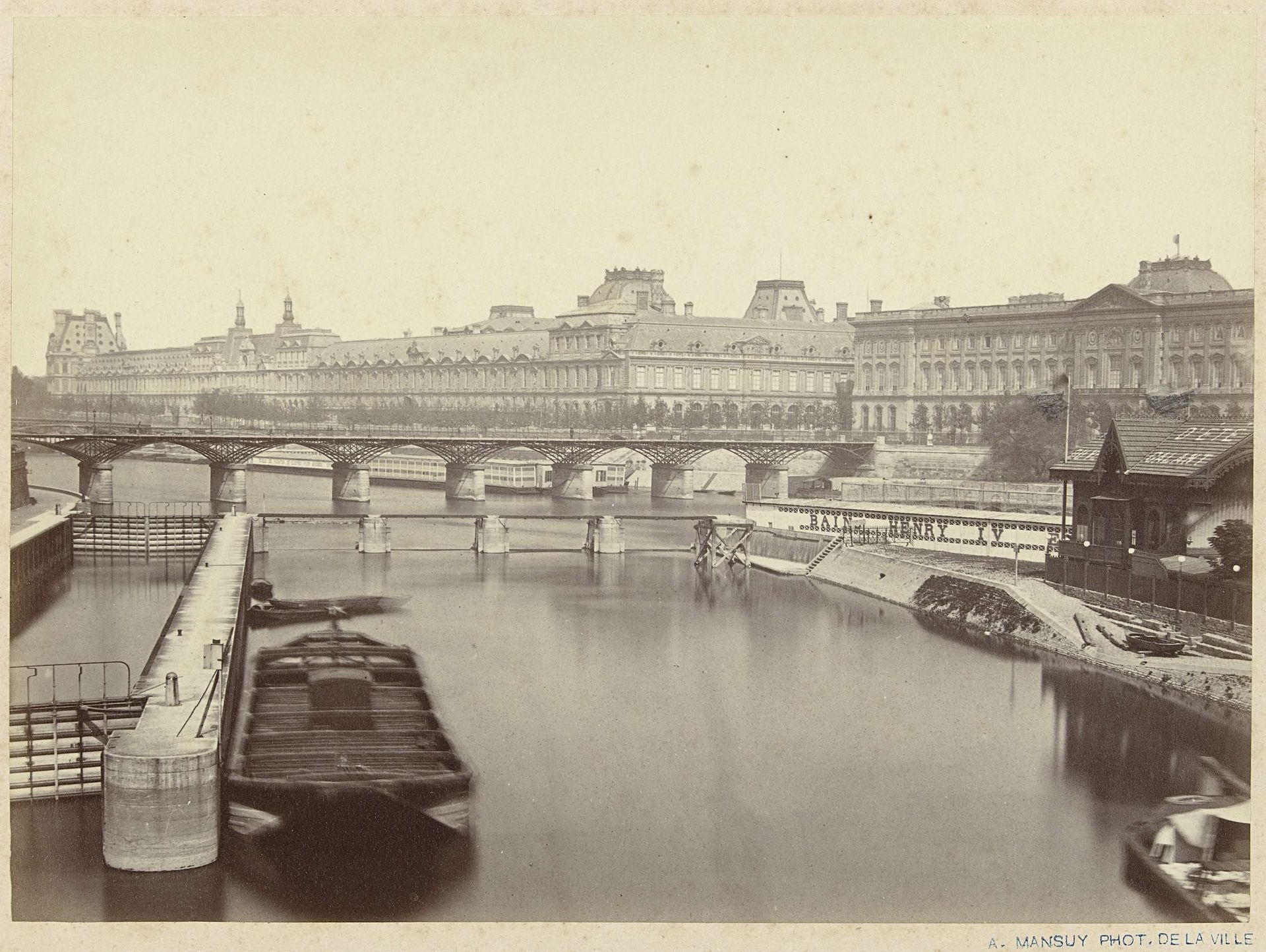 Gezicht op de Seine en het Louvre te Parijs by Albert Mansuy