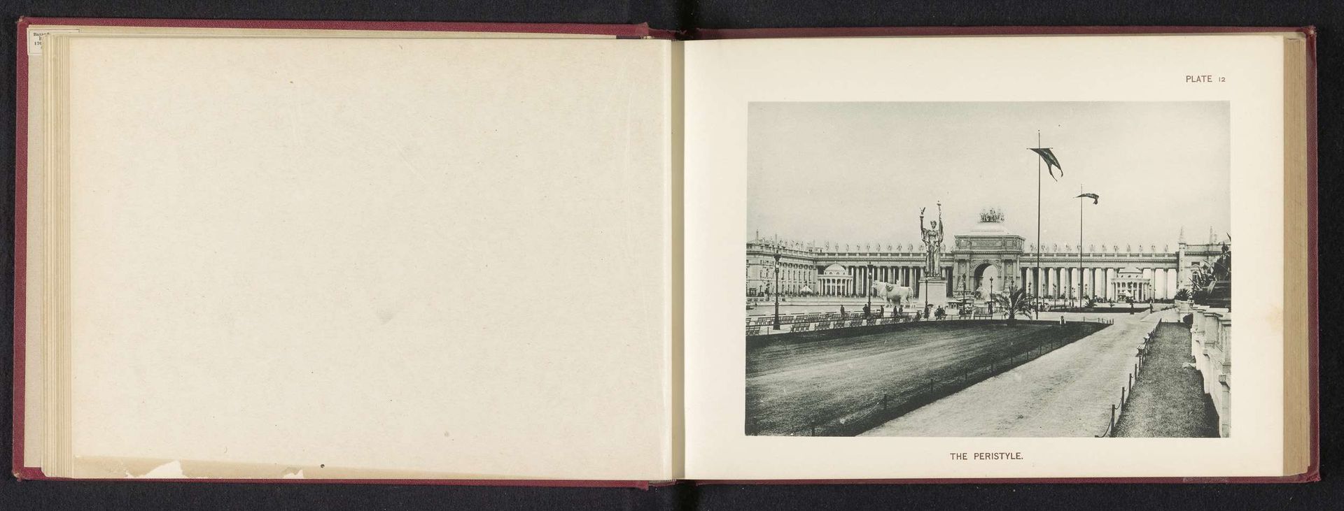 Gezicht op de toegangspoort met zuilengalerij van de World's Columbian Exposition in Chicago in 1893 by Charles Dudley Arnold