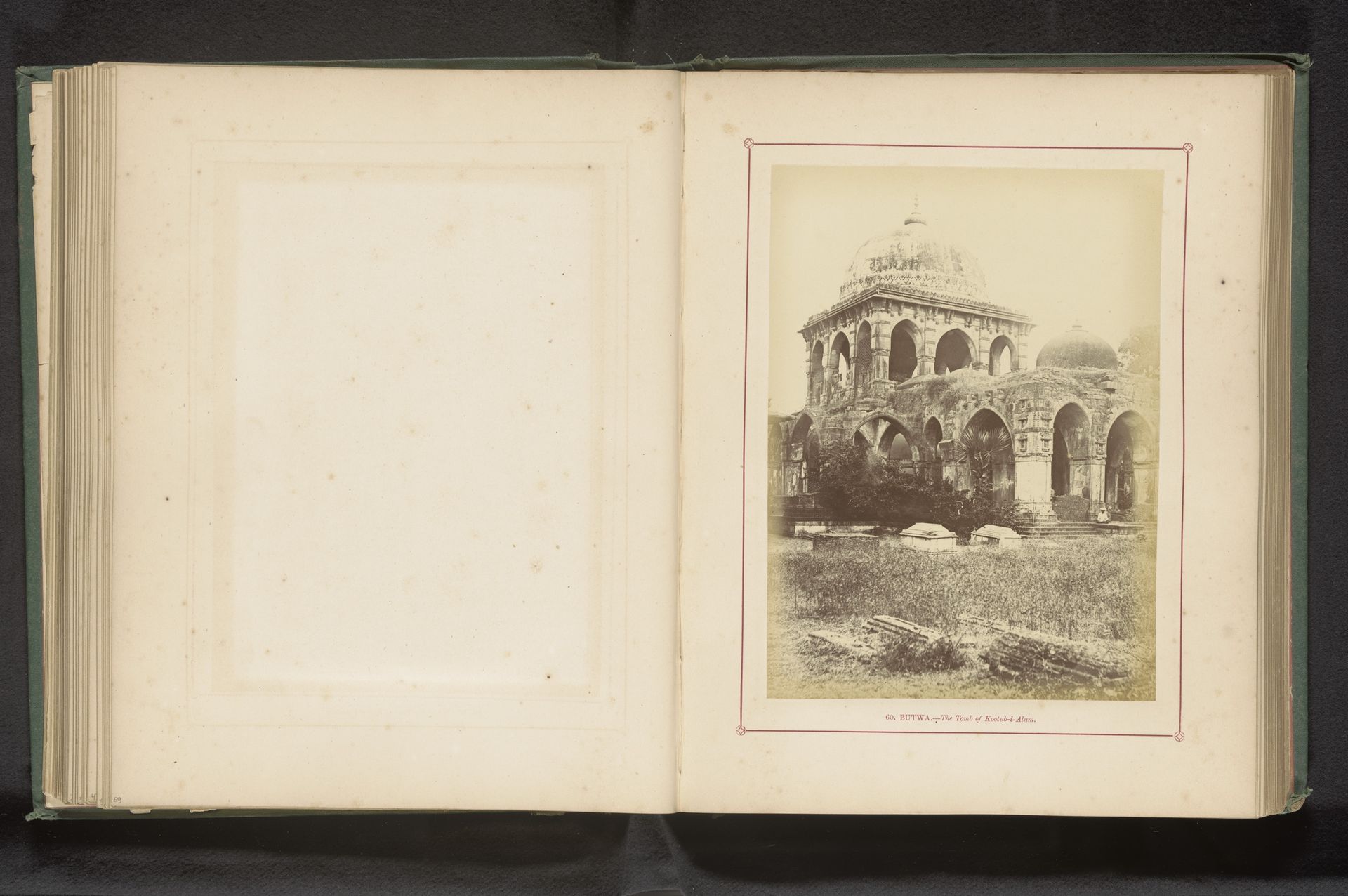Tombe van Kootub-i-Alum in Batwa bij Ahmedabad by Thomas Biggs