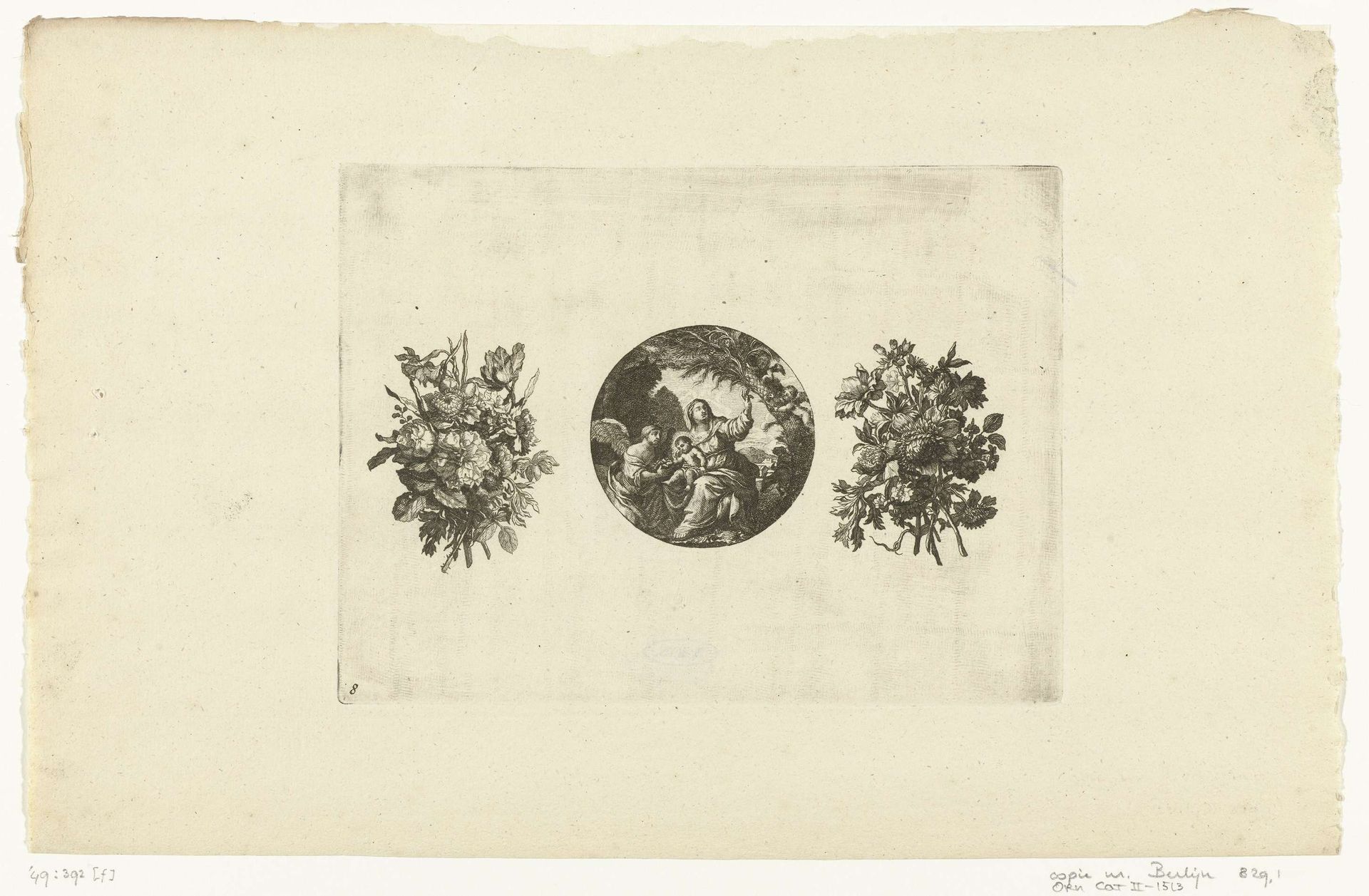 Horlogekast tussen twee boeketten by Anonymous