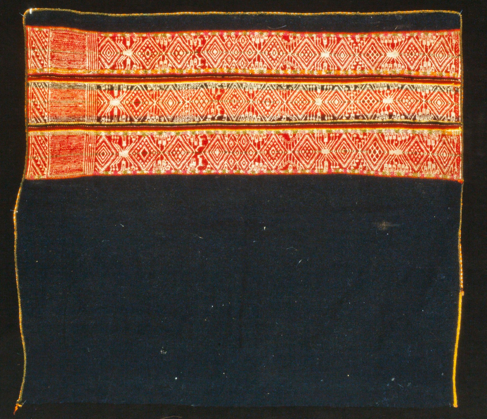 Half Llklla (shawl) by Yampara