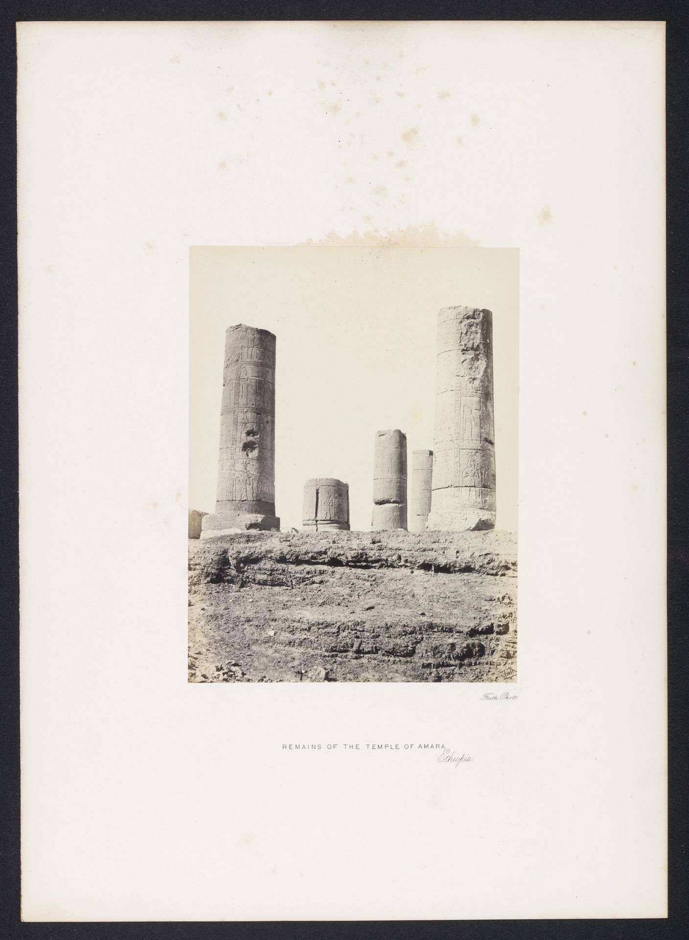 Restanten van de tempel van Amara in Ethiopië by Francis Frith