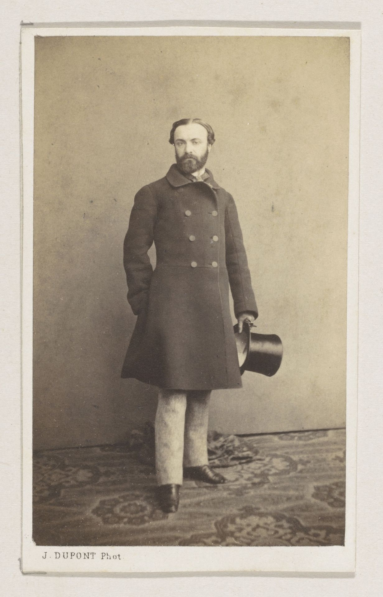 Portret van de schilder Charles Verlat, ten voeten uit by Joseph Dupont