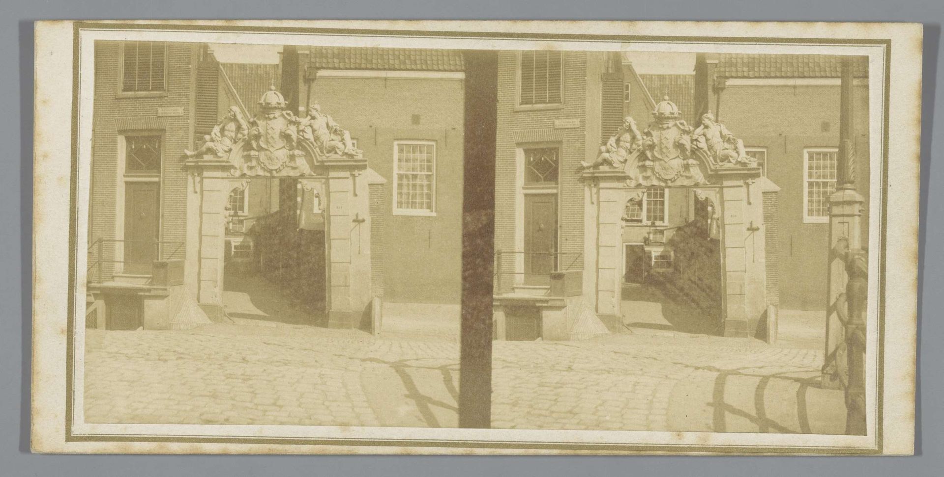 Gasthuispoort aan de Oudezijds Achterburgwal, Amsterdam by Pieter Oosterhuis