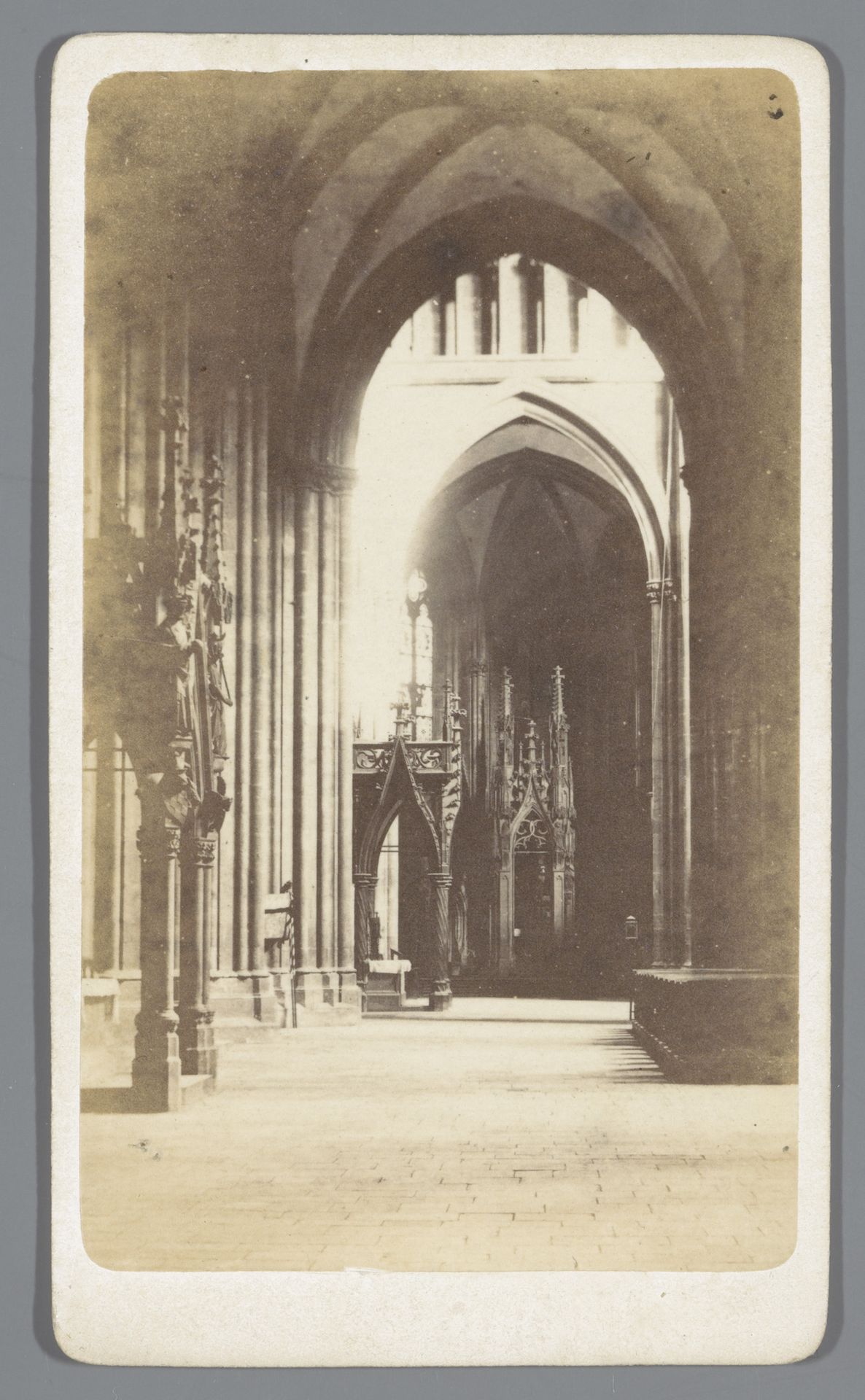 Interieur van de zijkapellen in de Dom van Regensburg, Duitsland by Joh. Laifle