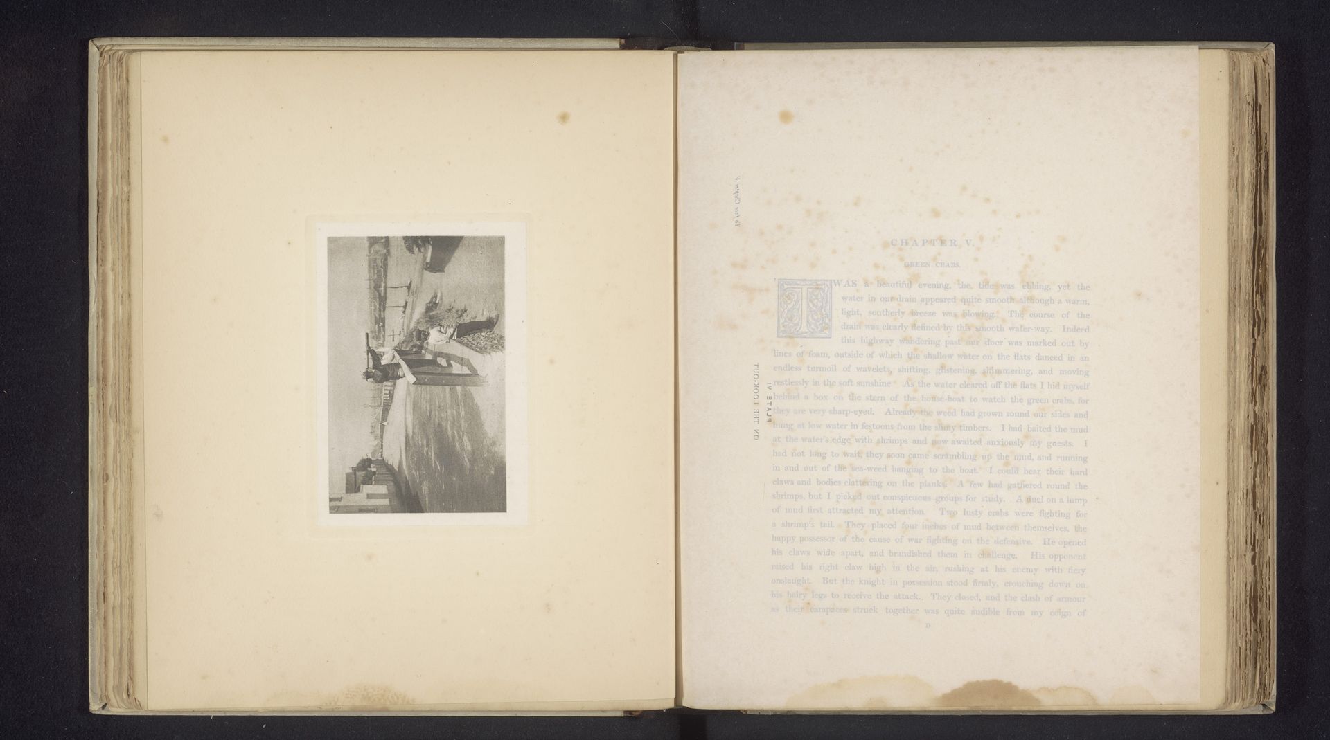Man met een telescoop langs een kade by Peter Henry Emerson
