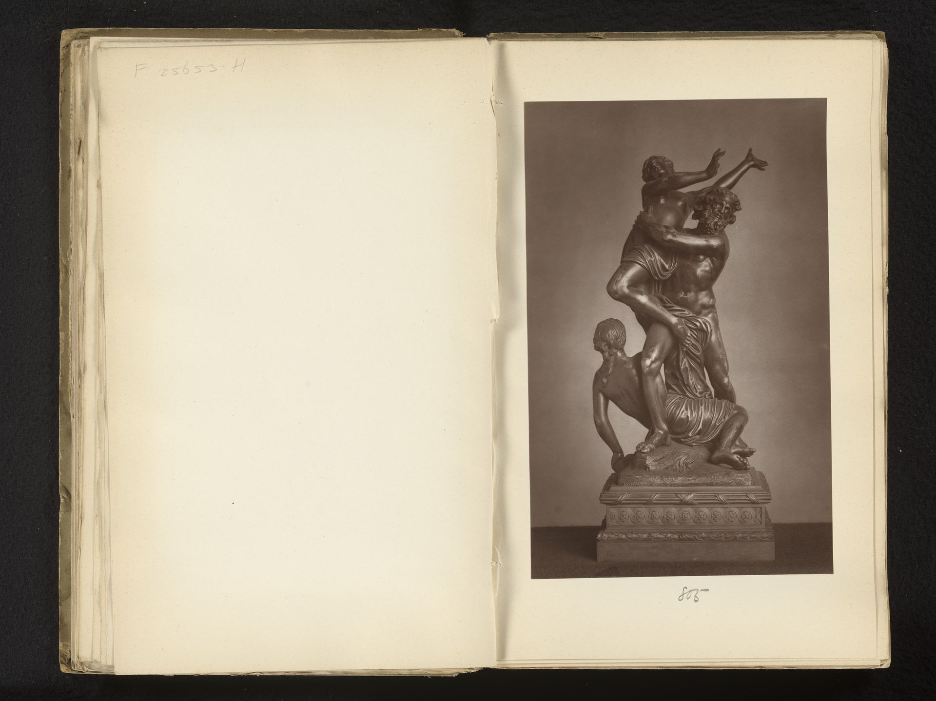 Bronzen beeld van de roof van Proserpina, uit de collectie van Christopher Beckett Denison by Anonymous