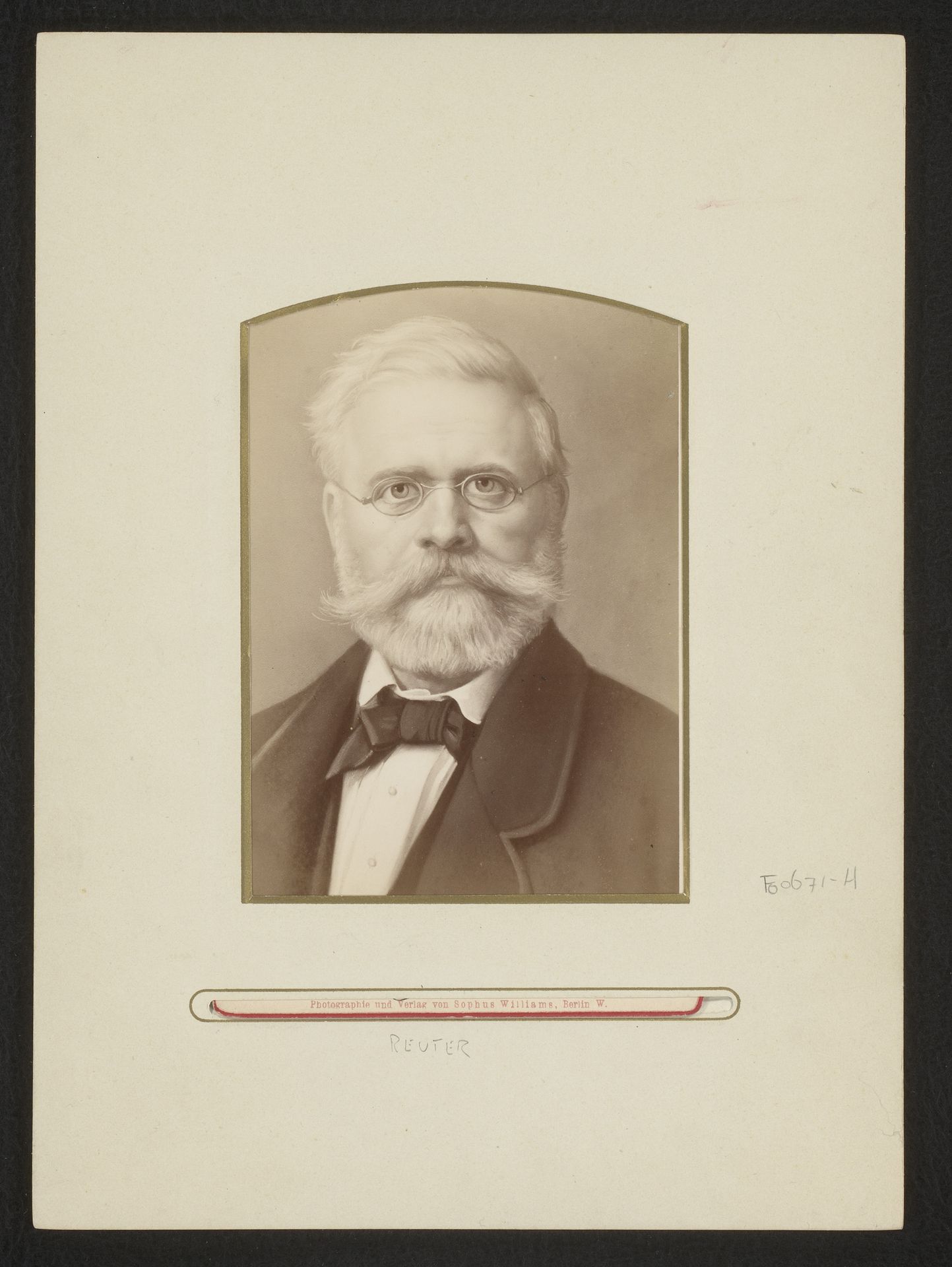 Fotoreproductie van een geschilderd portret van Fritz Reuter door Ernst Hader by Sophus Williams