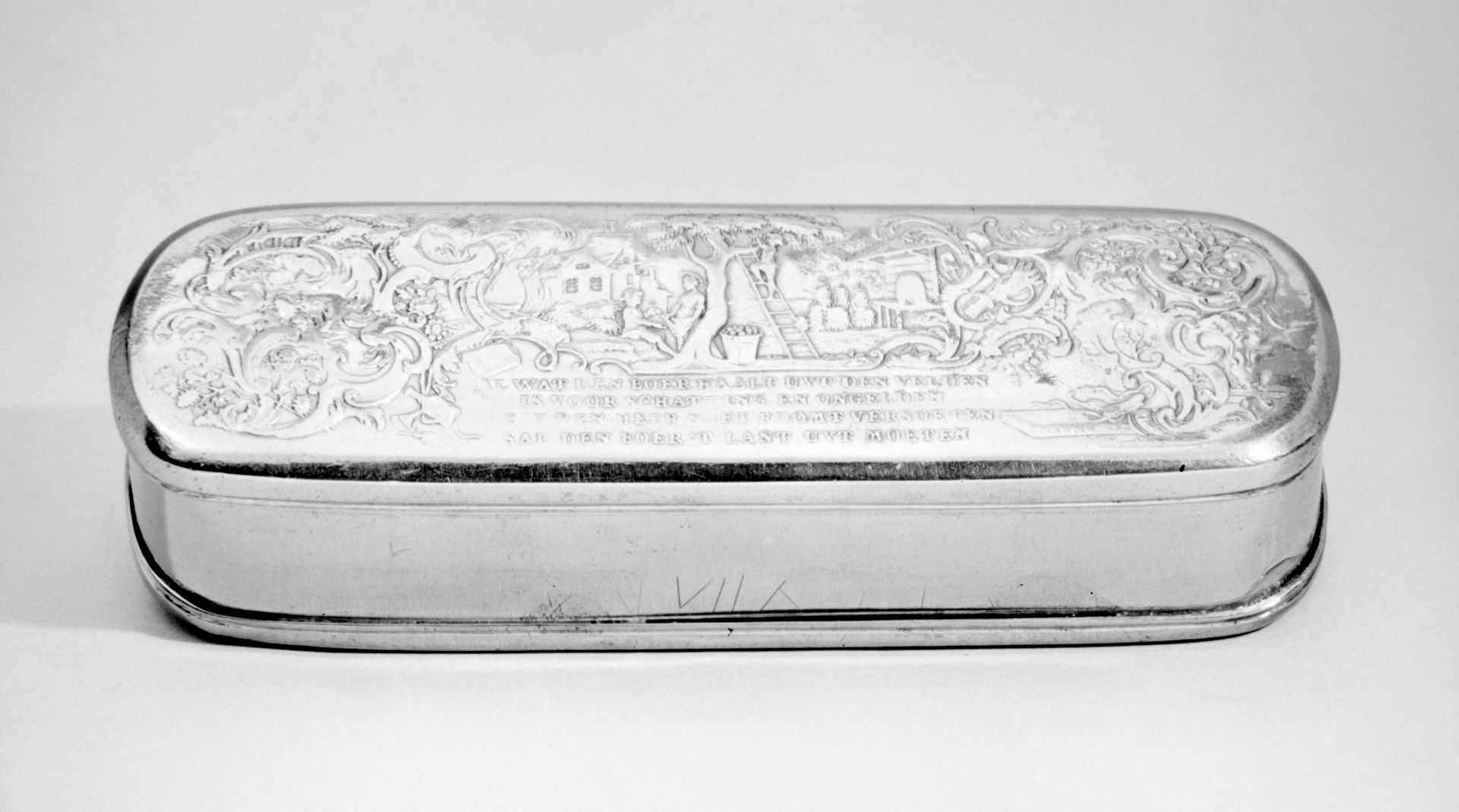 Tobacco box by Marmé