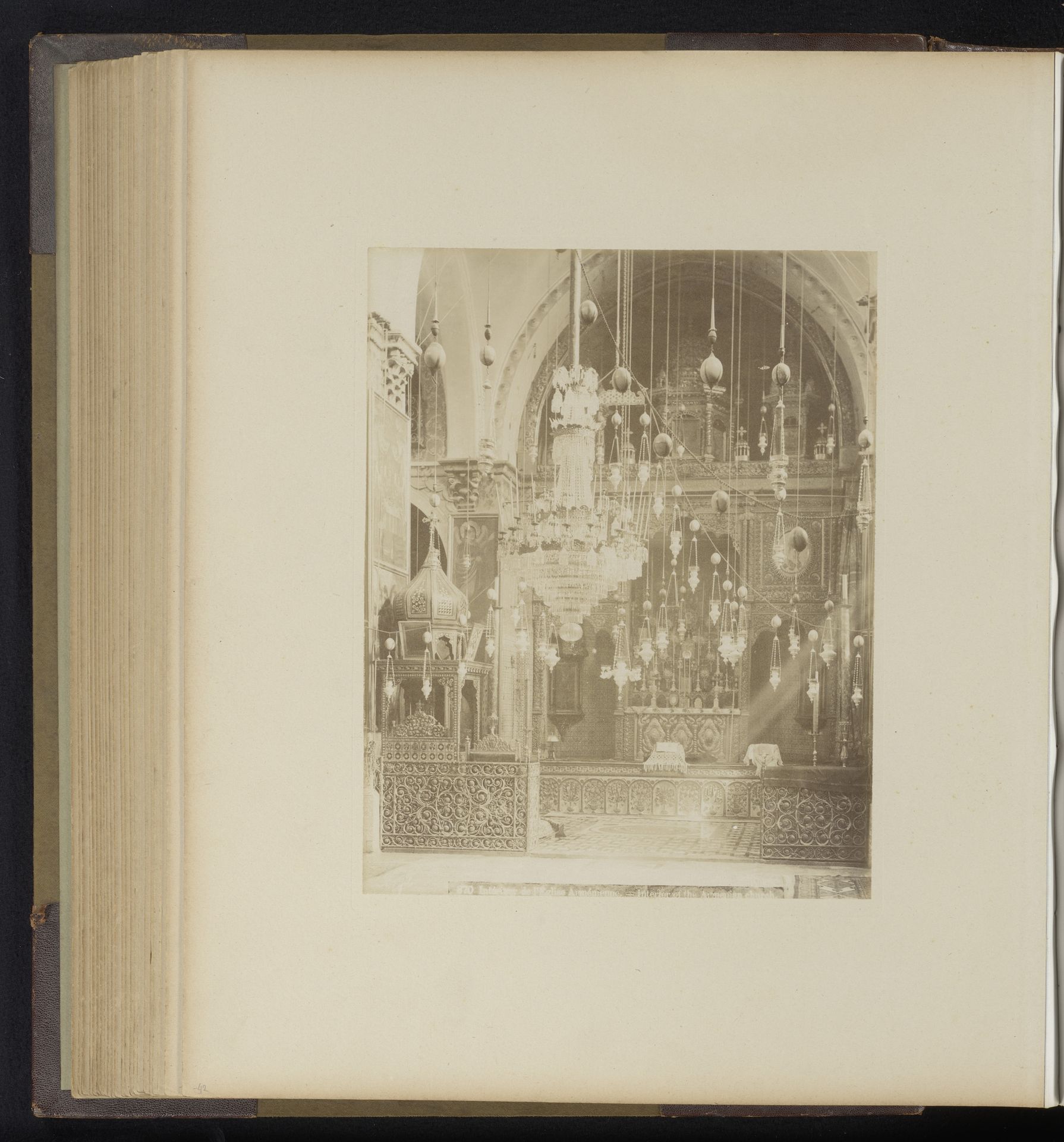 Kapel van Sint-Helena in de Heilig Grafkerk in Jeruzalem by Félix Bonfils