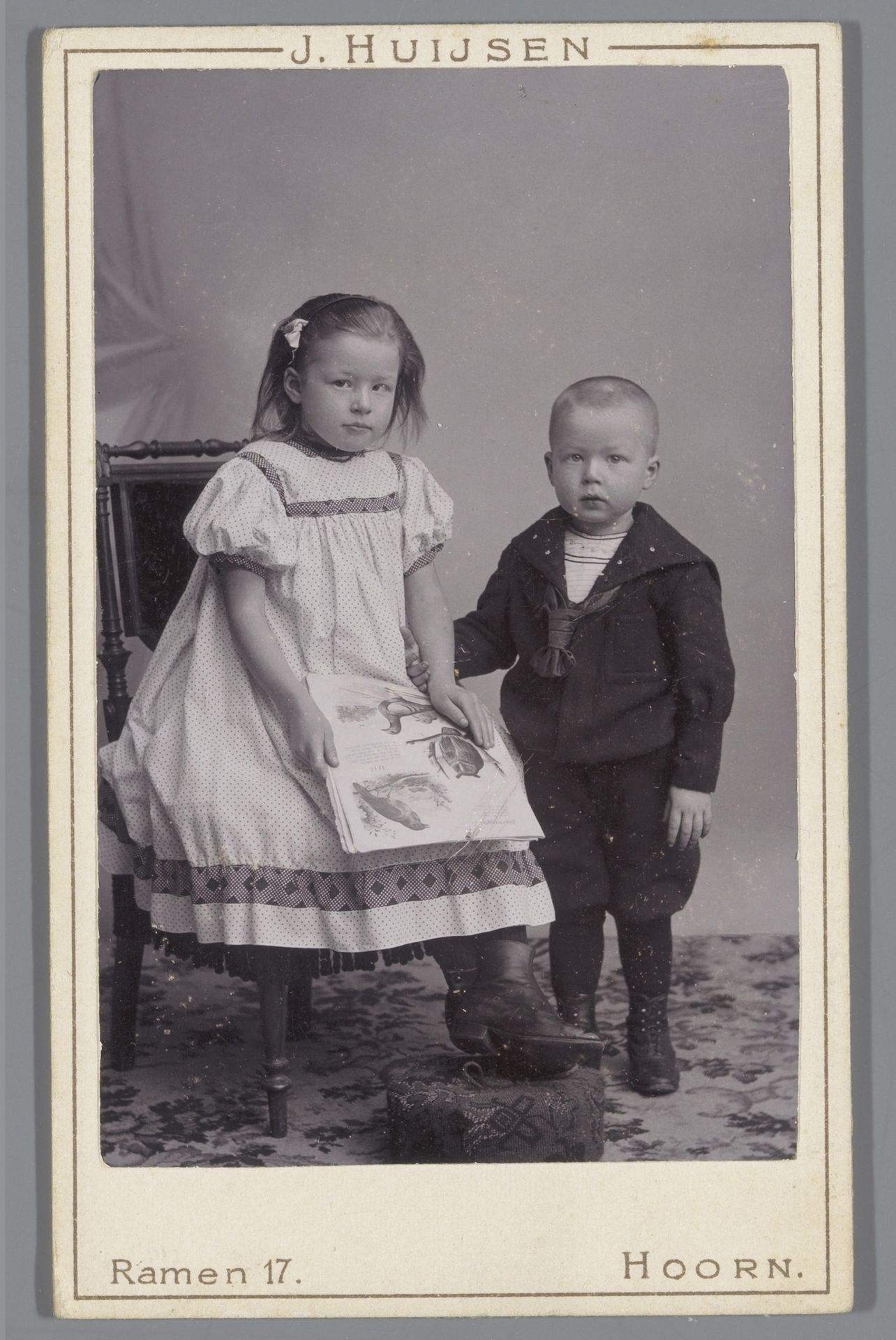 Portret van twee onbekende kinderen by Johannes Laurens Theodorus Huijsen