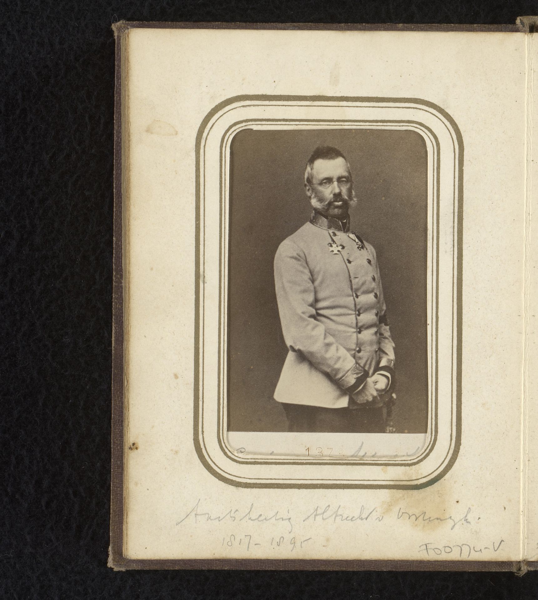 Portret van Albrecht van Oostenrijk-Teschen in uniform by Anonymous