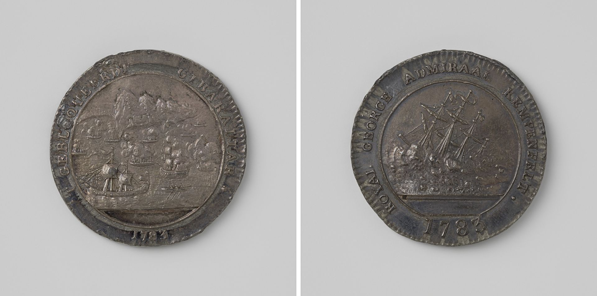 Beleg van Gibraltar en het tot zinken brengen van het schip Royal George van admiraal Richard Kempenfelt by Anonymous
