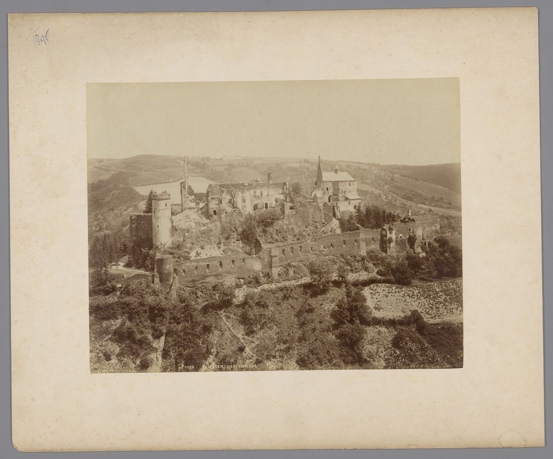 Vianden, Das Schloss by Léon & Lévy