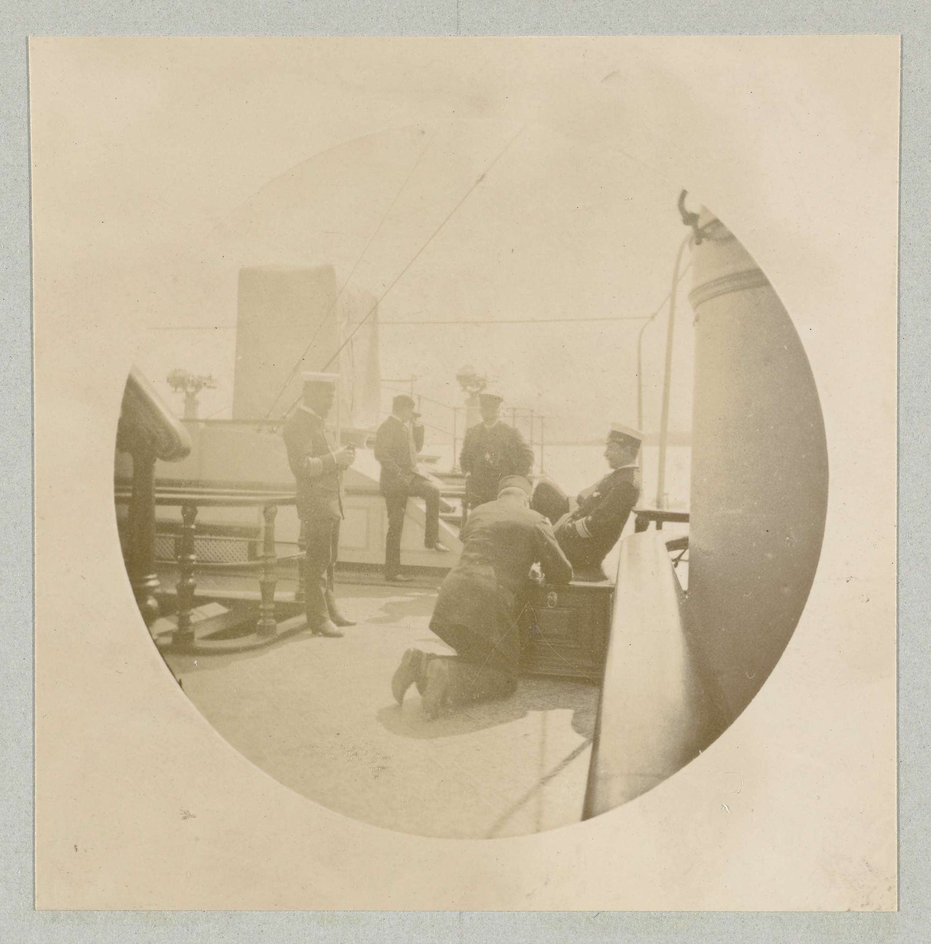 Mannen in uniform aan boord van de Hohenzollern by Paul Güssfeldt