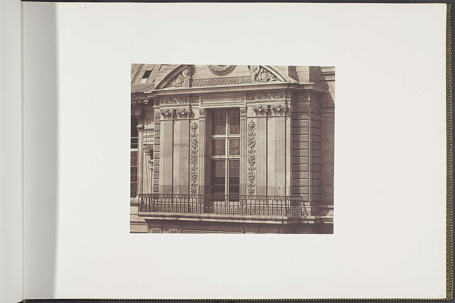 Gevel van het Pavillon de Rohan (onderzijde) by Edouard Baldus