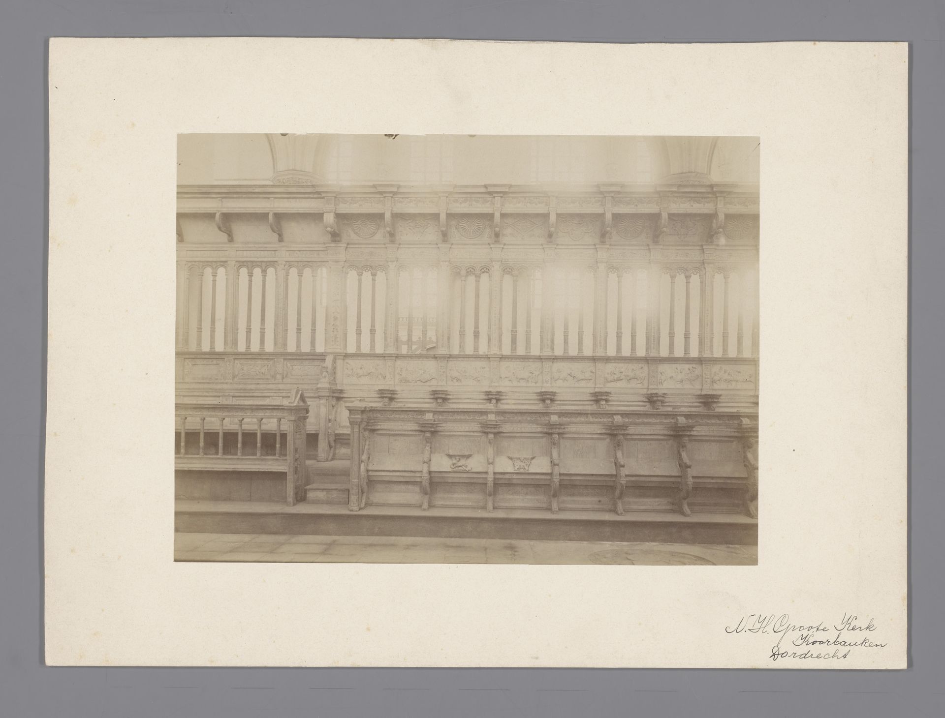 Koorbanken in de Grote of Onze-Lieve-Vrouwenkerk te Dordrecht by anoniem (Monumentenzorg)