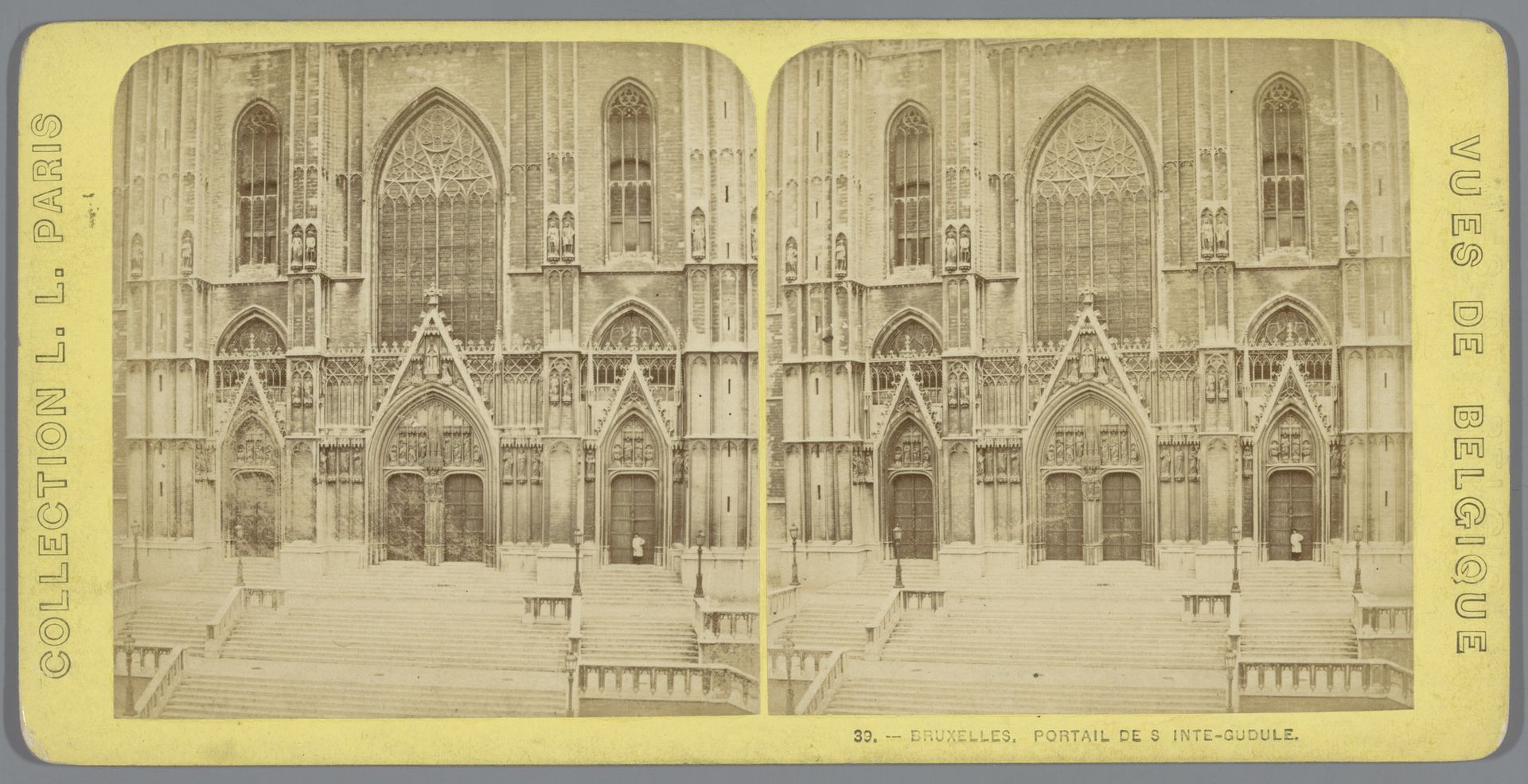 Portaal van de Kathedraal van Sint-Michiel en Sint-Goedele in Brussel by Anonymous