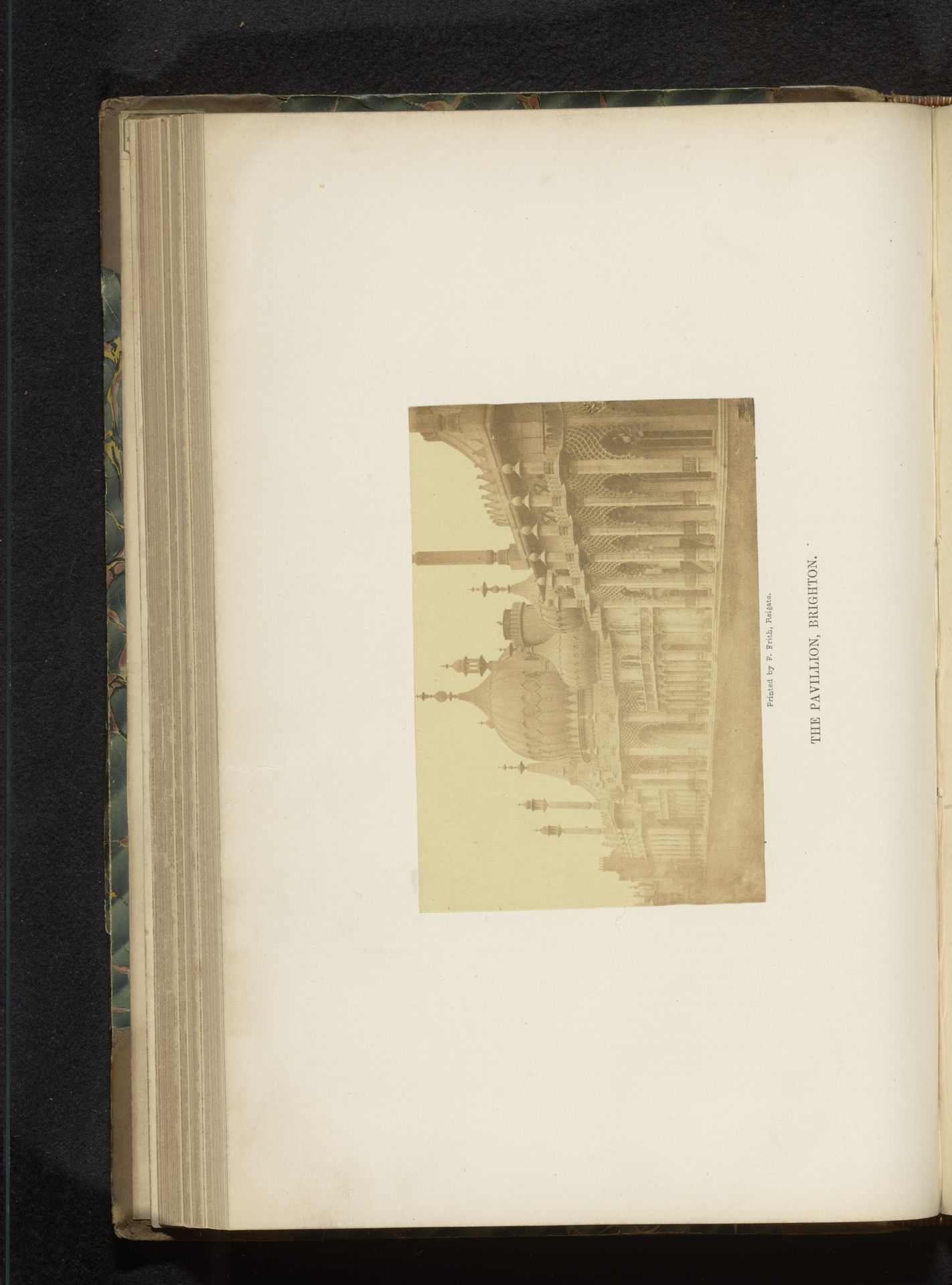 Gezicht op het Royal Pavilion in Brighton, Verenigd Koninkrijk by Francis Frith