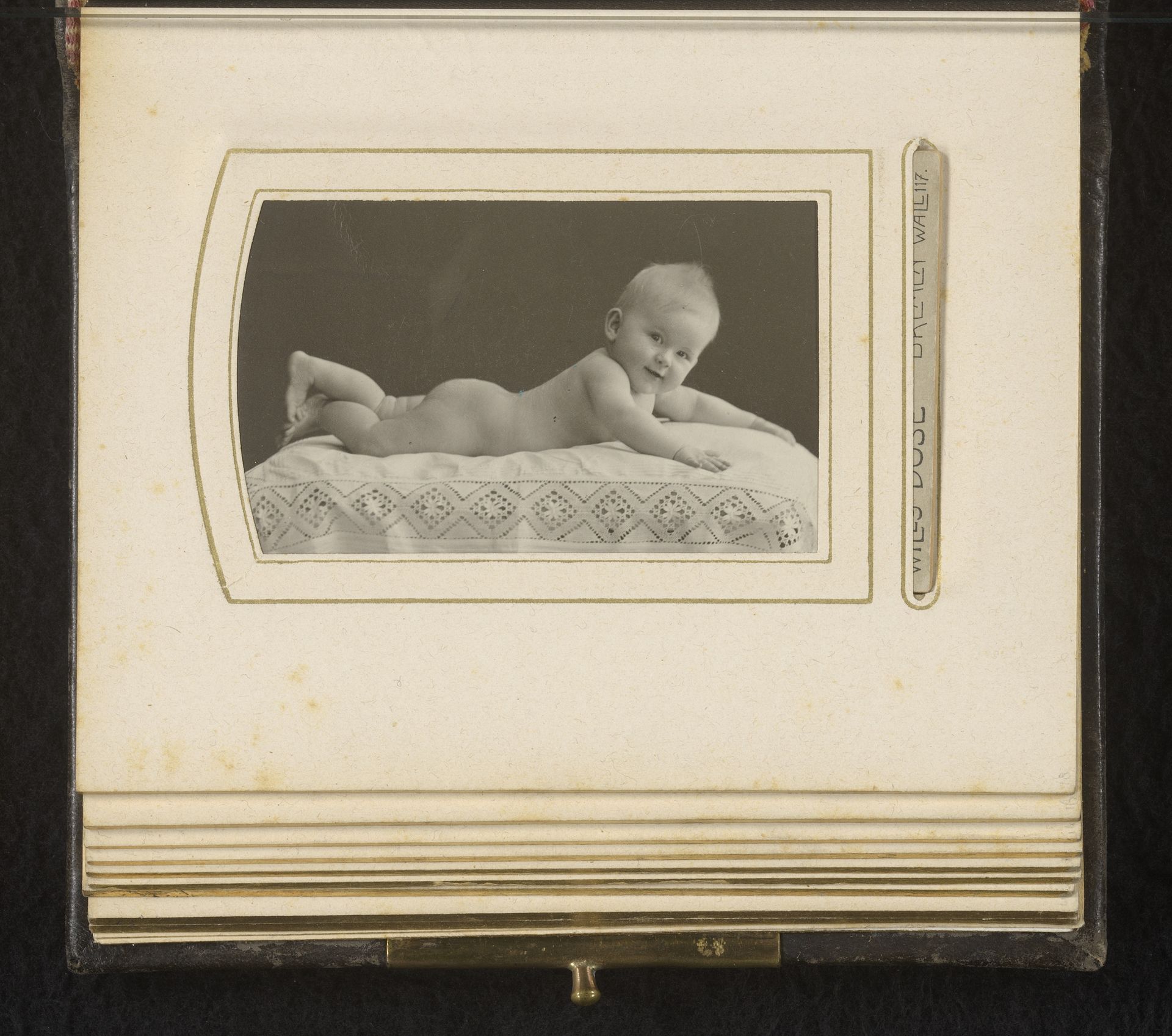  Portret van een baby by Willy Dose