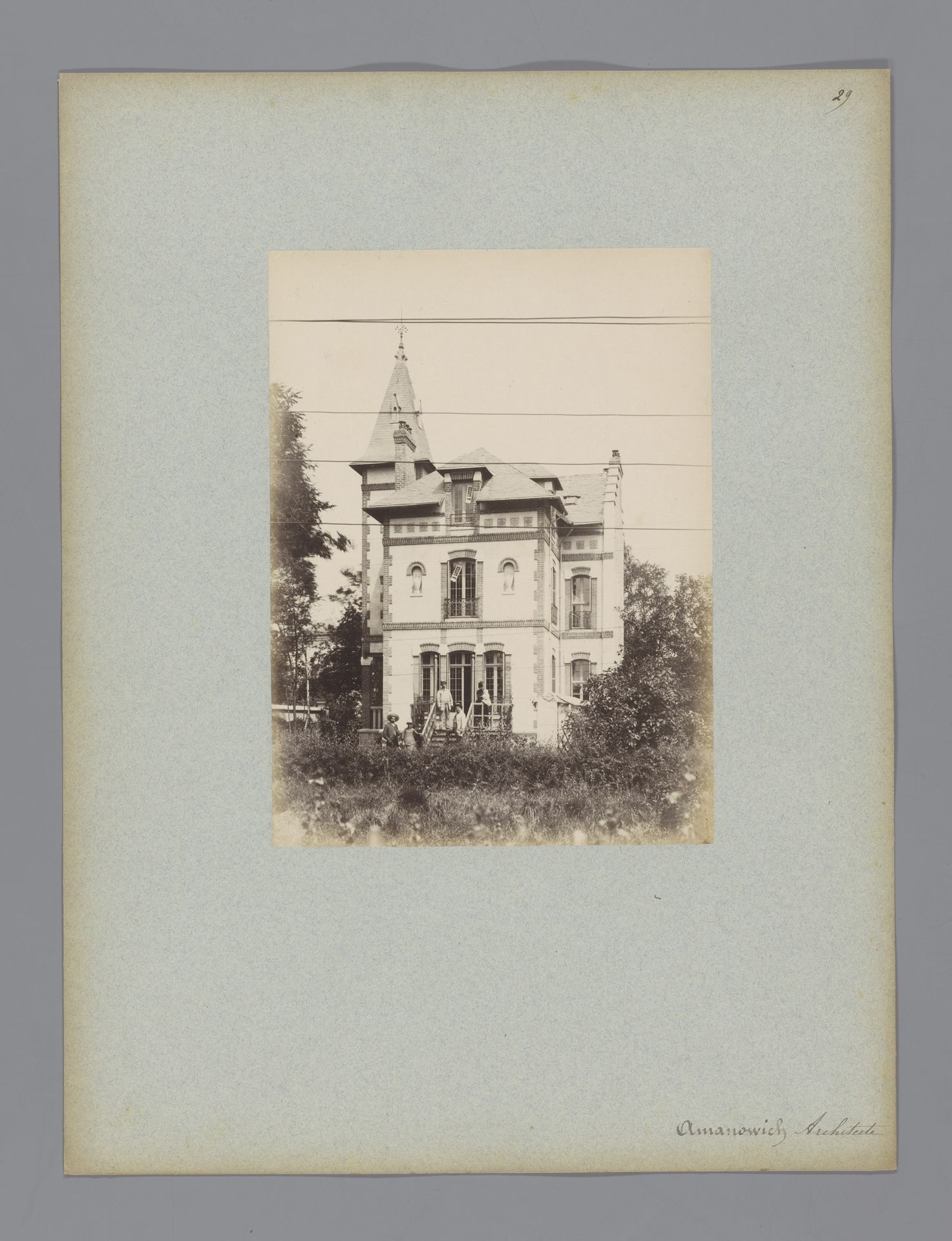 Villa in Parijs, ontworpen door J. Amanowich by Lampué et Cie