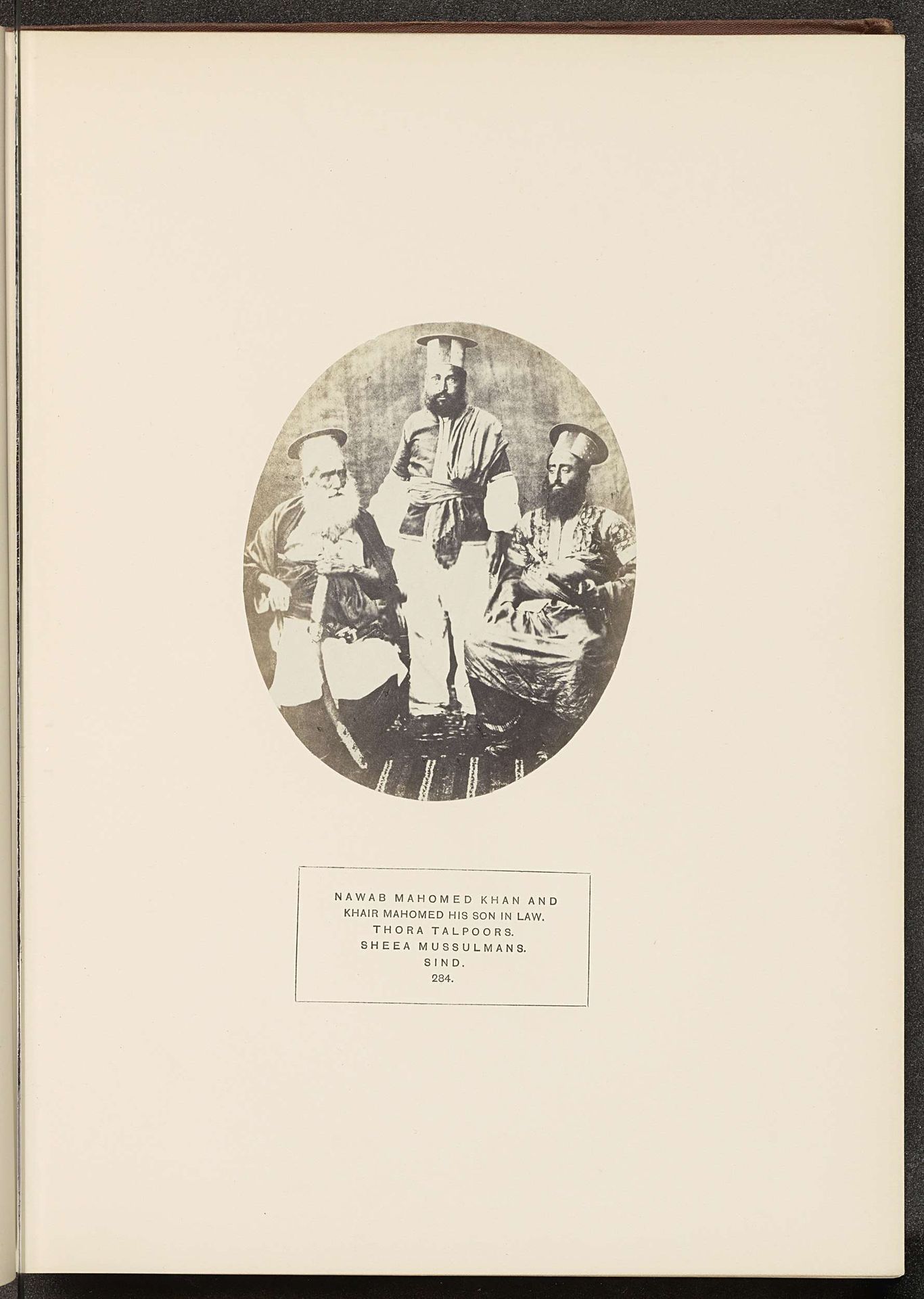 Portret van nawab Mahomed Khan, zijn schoonzoon Khair Mahomed en een derde onbekende man by Henry Charles Baskerville Tanner