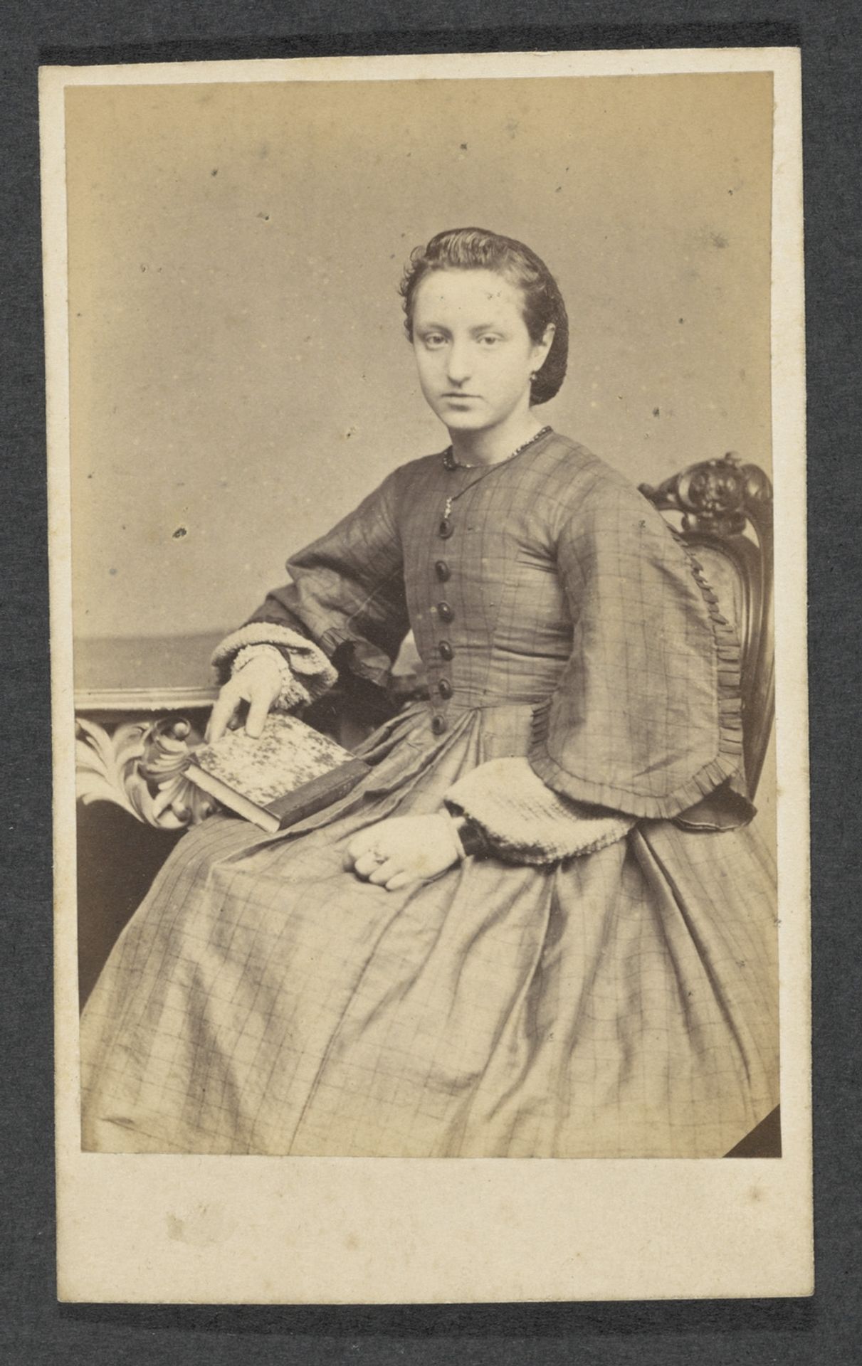 Portret van een onbekende vrouw met kind uit de familie Marmelstein by Hermanus Jodocus Weesing