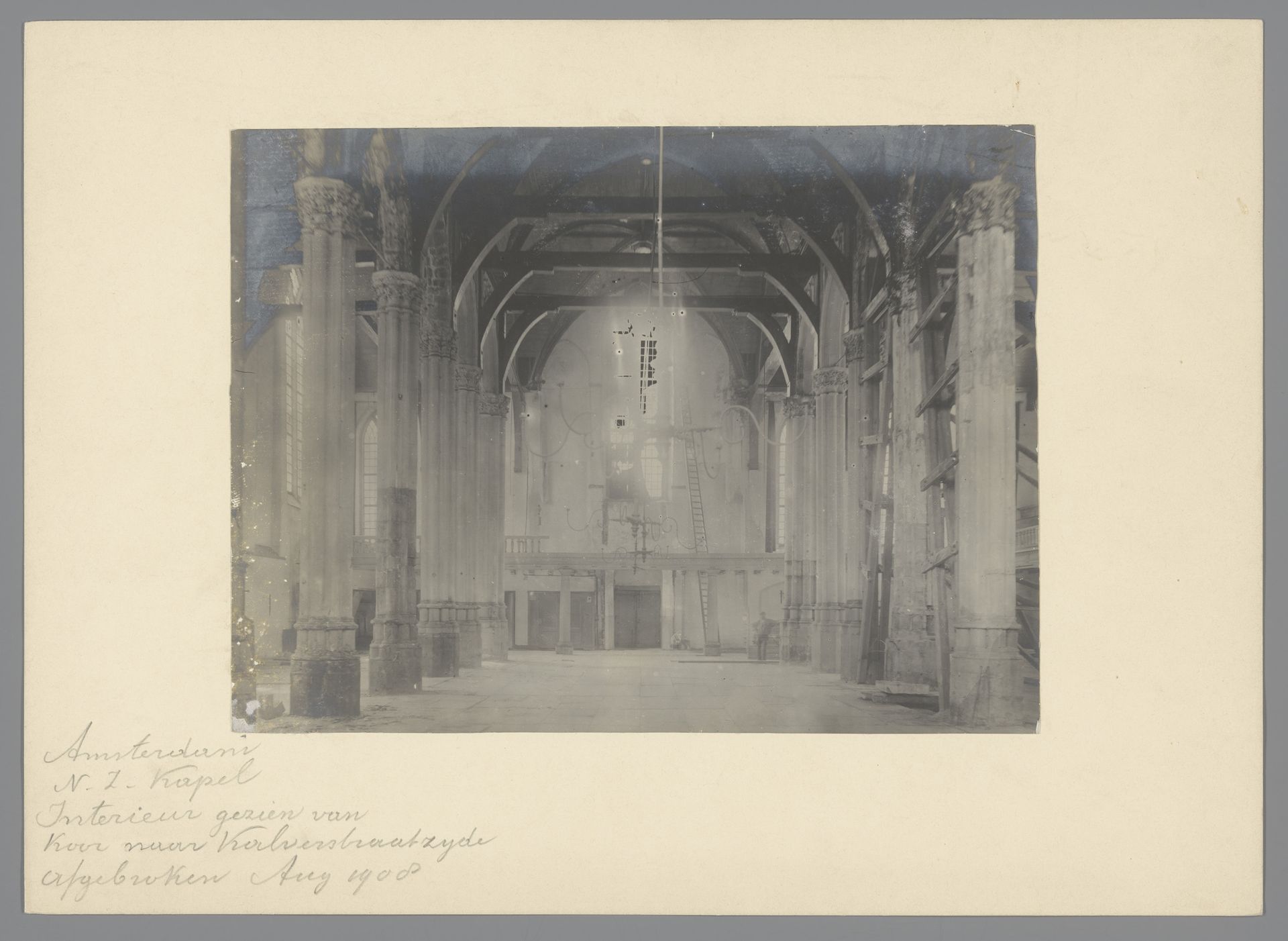 Interieur van de Nieuwezijds Kapel te Amsterdam by Albert Adriaansz