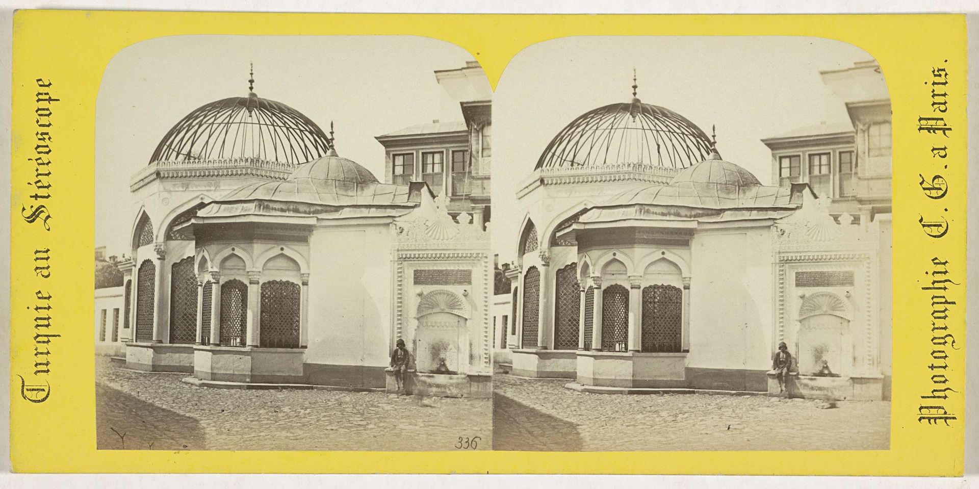 Graftombe van Emetullah Râbi'a Gülnûş Sultan in de Yeni Valide moskee in Üsküdar by Charles Gaudin