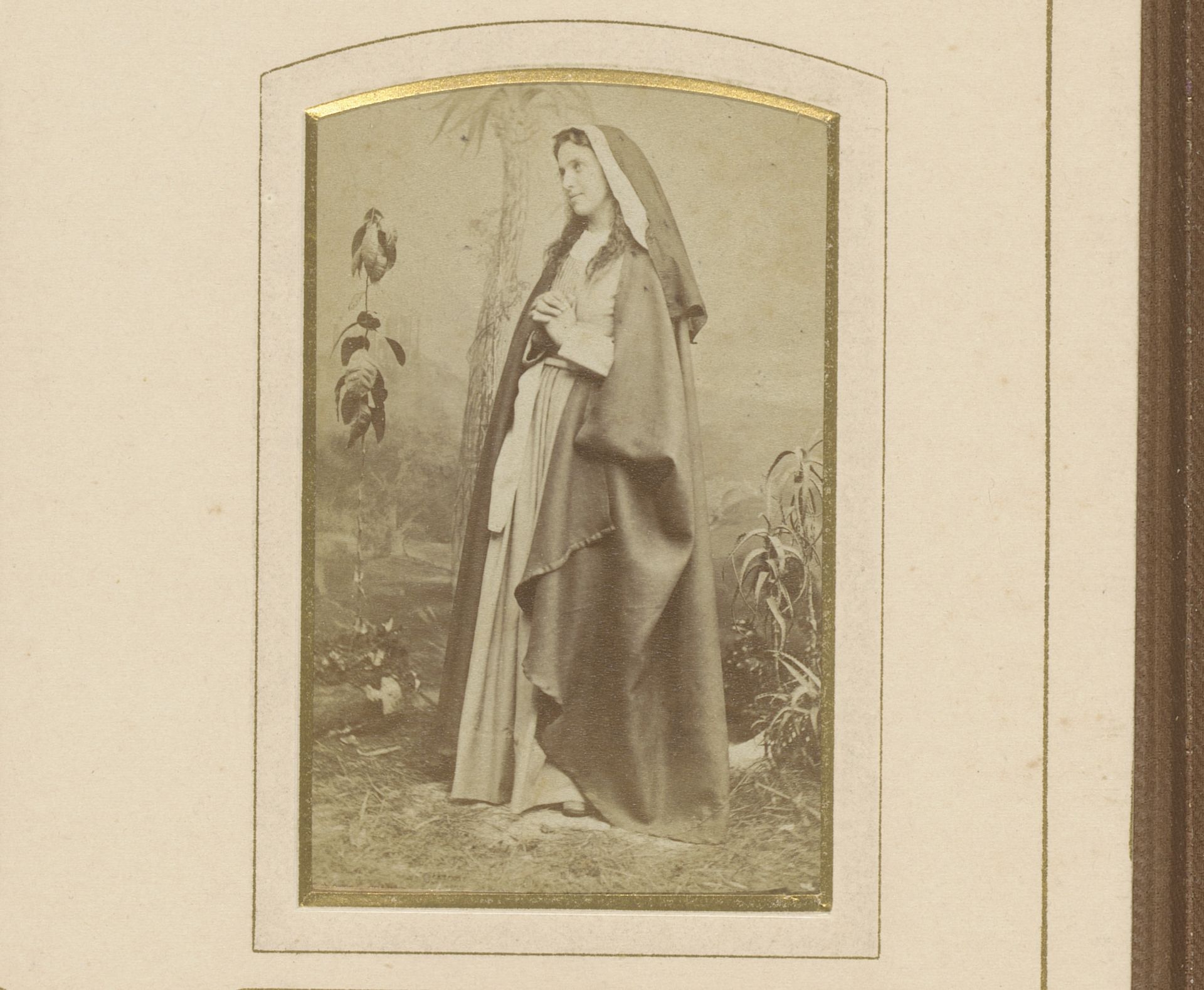 Scène uit het Passiespel in Oberammergau in 1870, afgebeeld Franziska Flunger in de rol van Maria by F. Steigenberger
