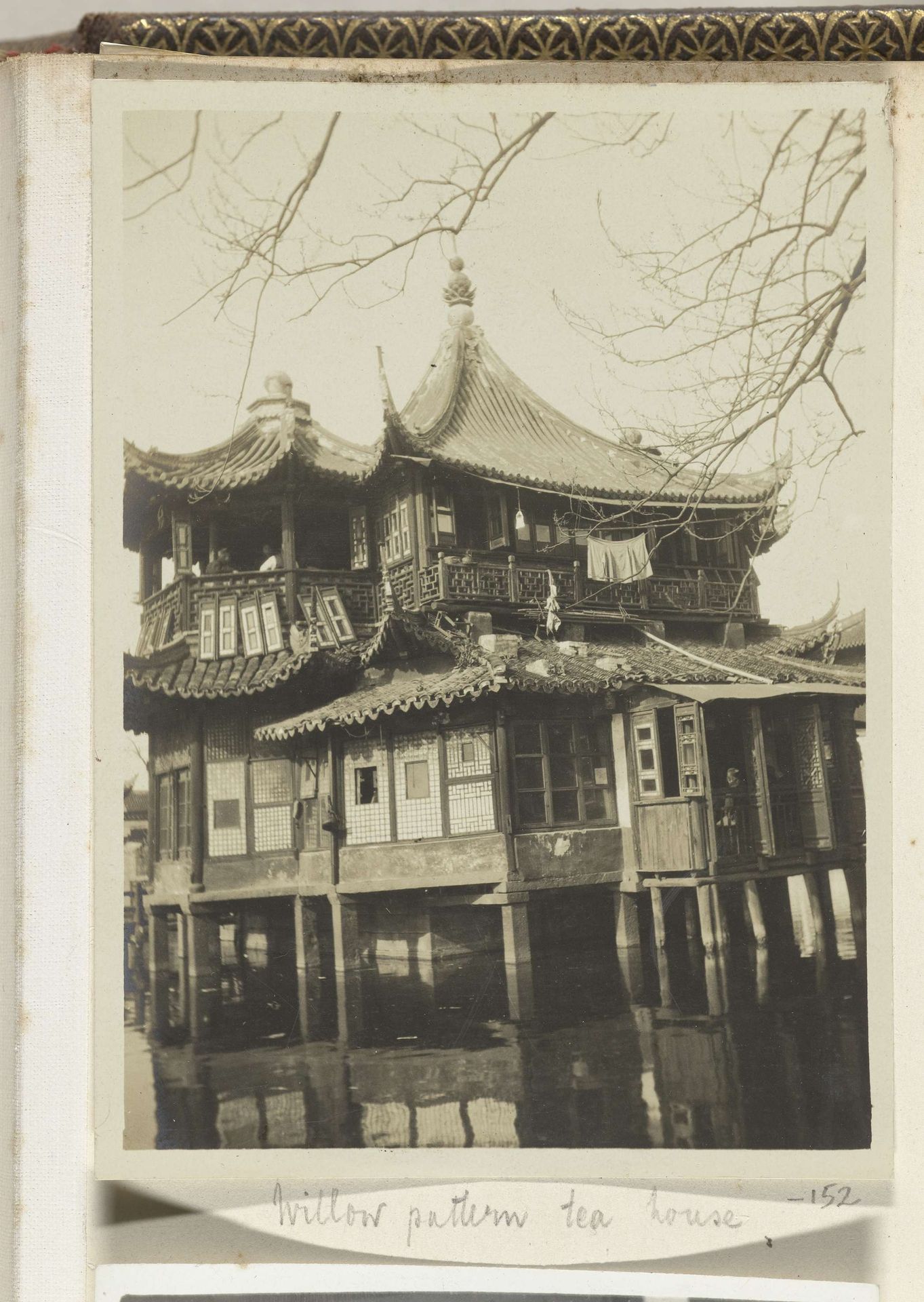 Willow pattern tea house by Geldolph Adriaan Kessler