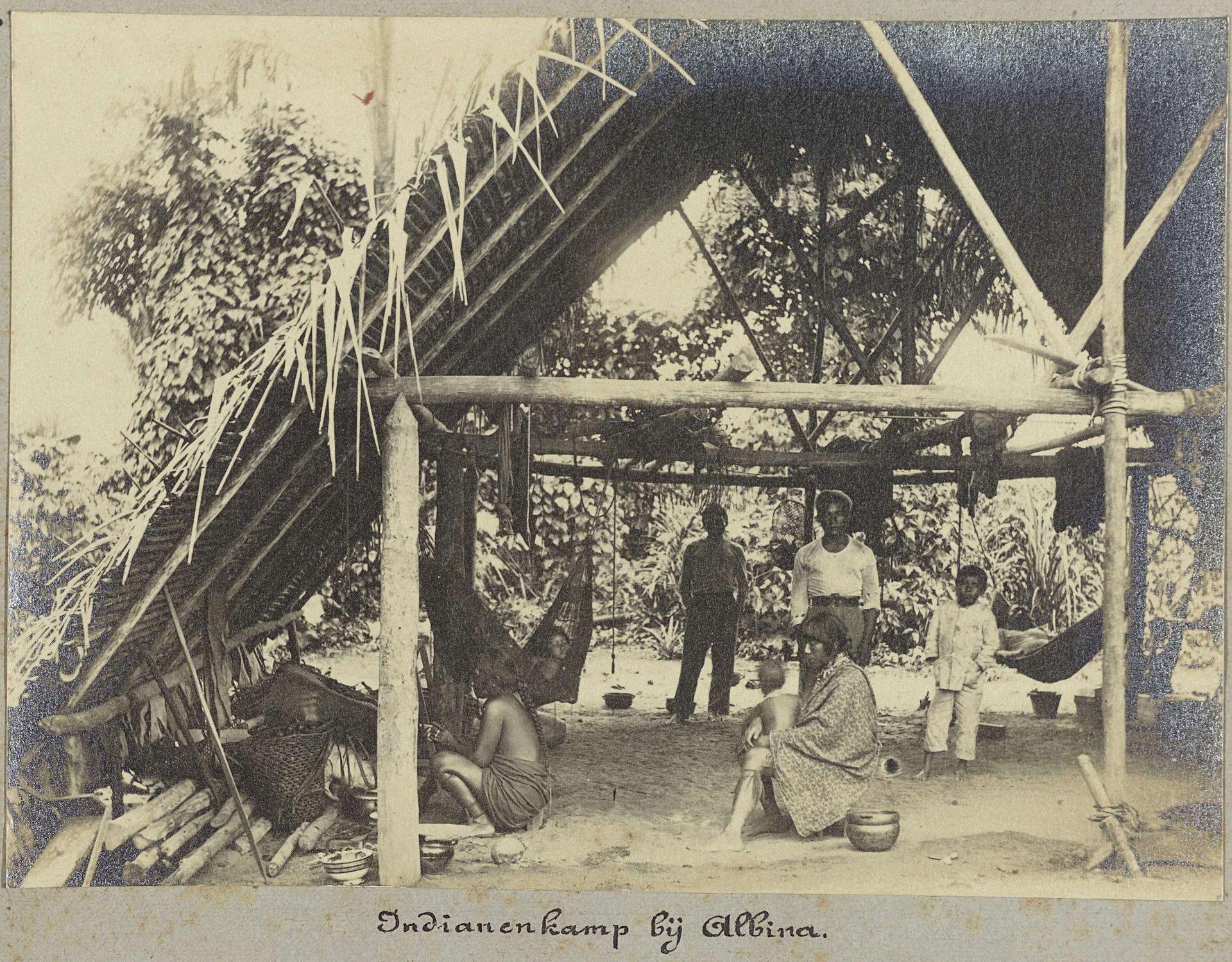 Familie in een woning bij Albina, Suriname by Hendrik Doijer
