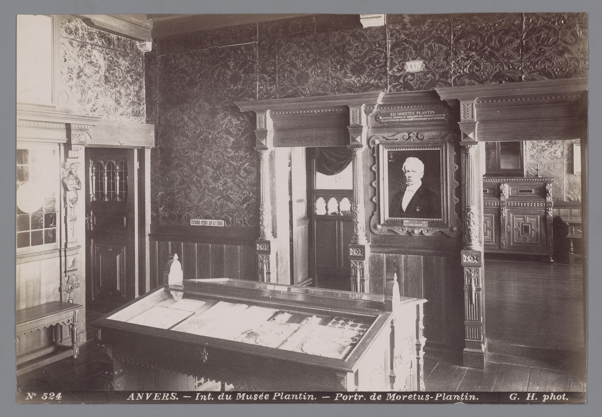 Interieur van Museum Plantin-Moretus in Antwerpen, België by Gustave Hermans