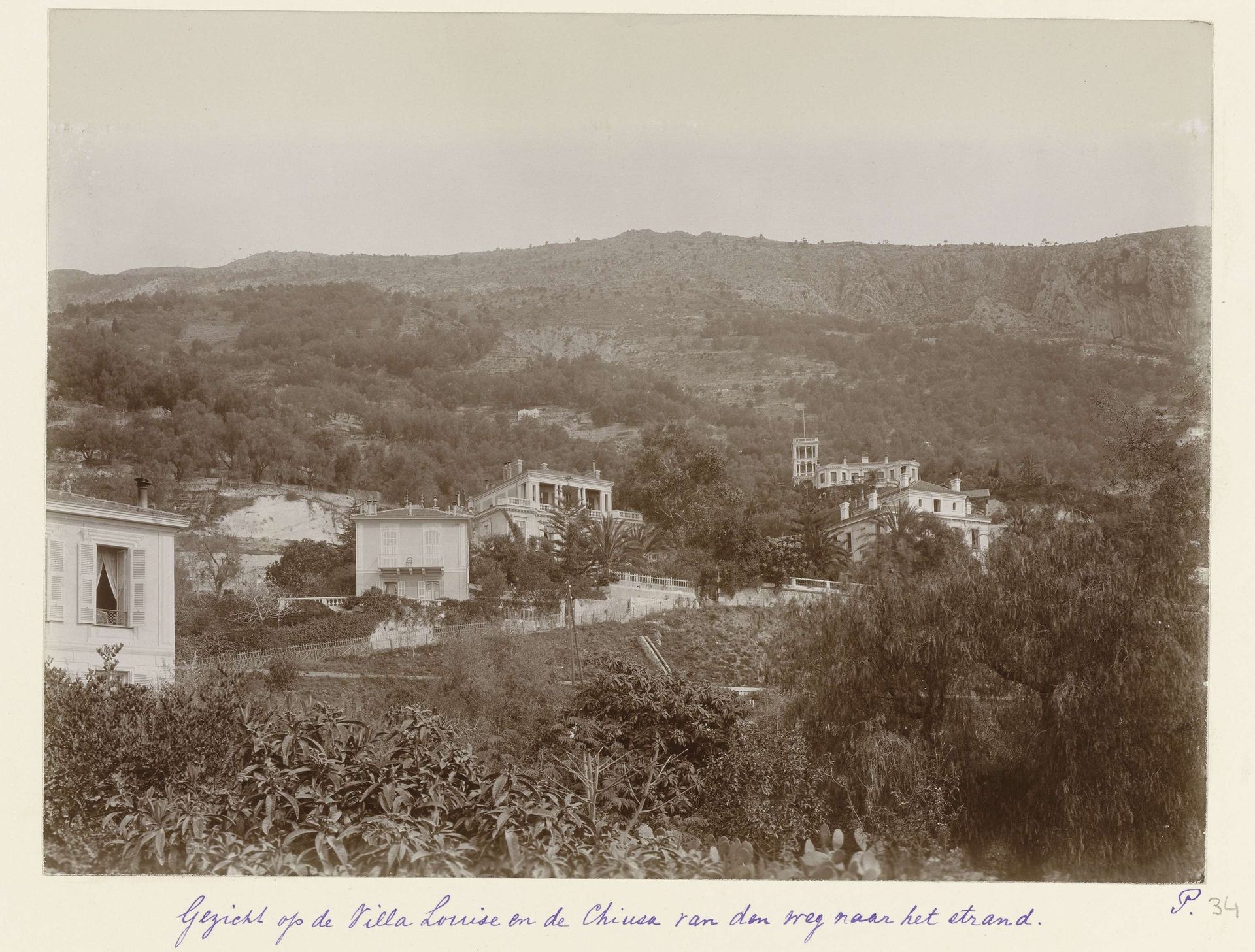 Villa Louise gelegen aan de kuststrook van Menton, geizen vanaf het station by Henry Pauw van Wieldrecht