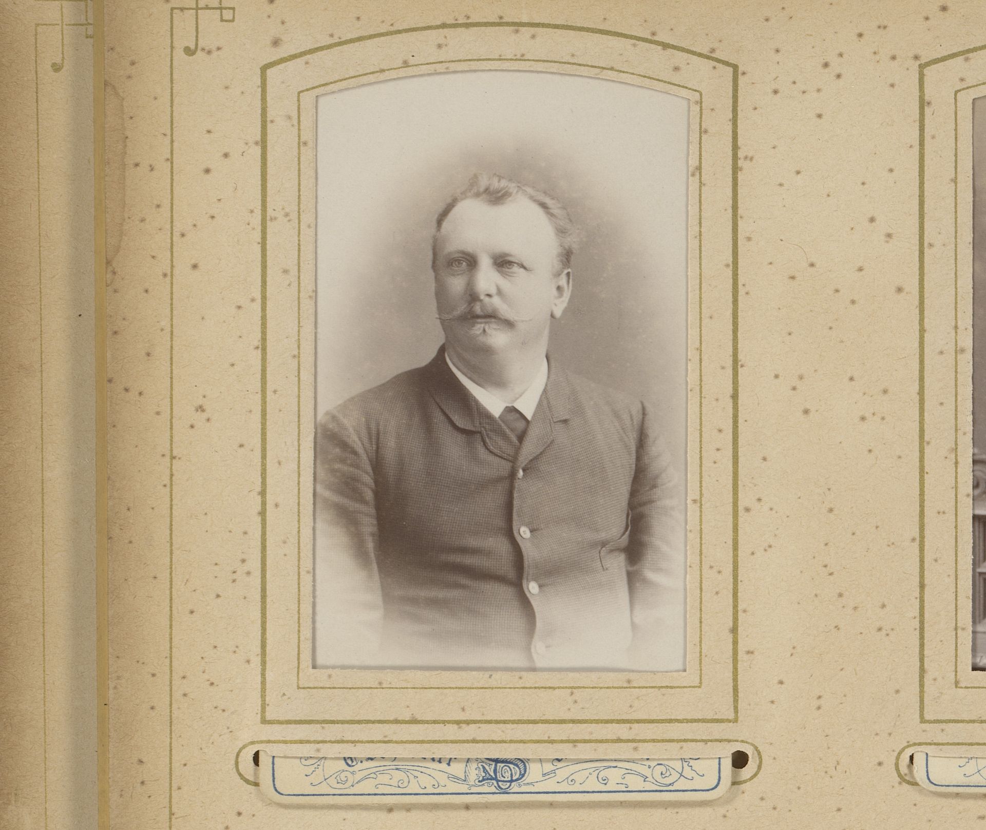 Portret van een man met snor by Ernst Schroeter