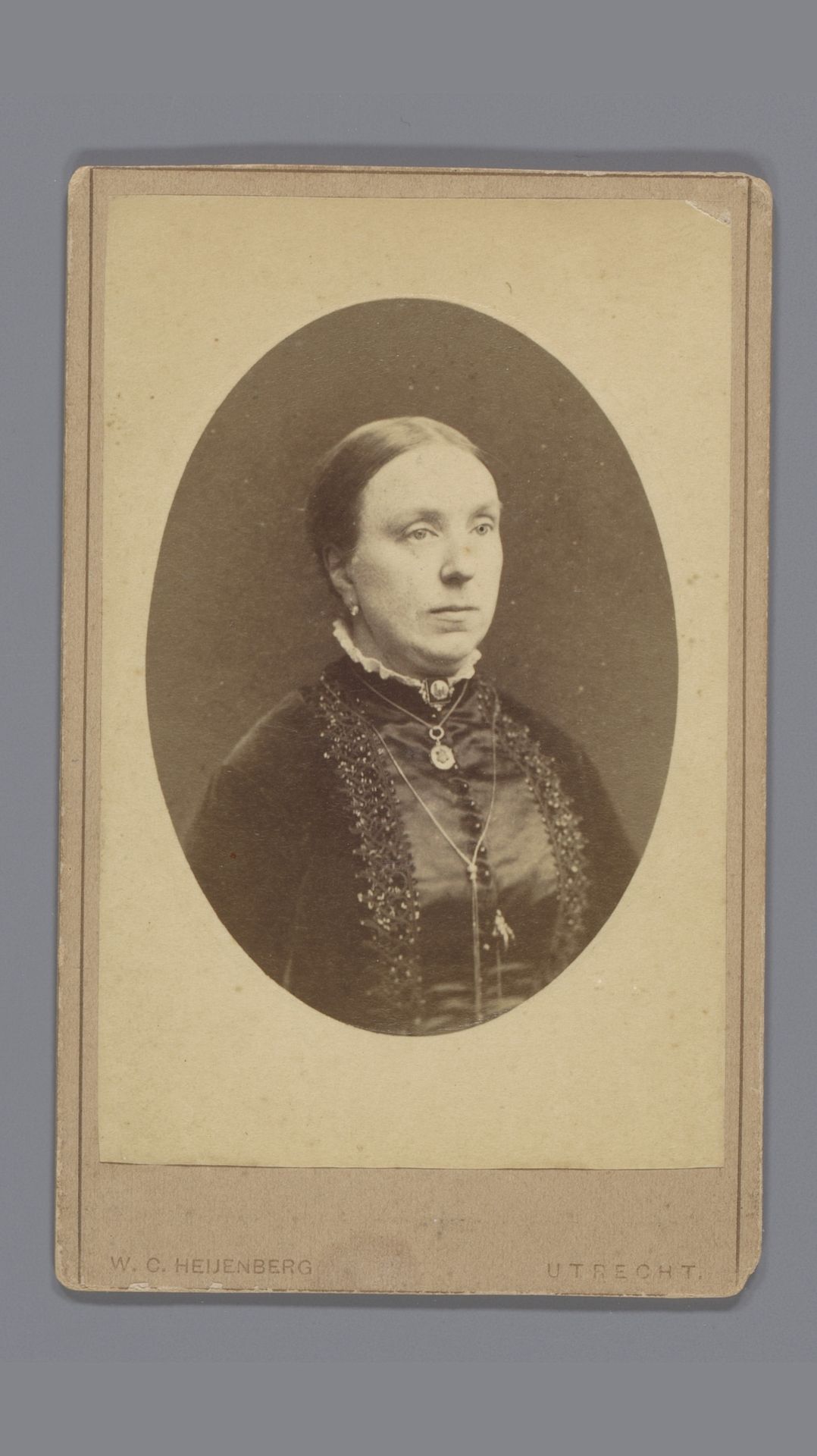 Portret van een onbekende vrouw by Willem Carel Heijenberg