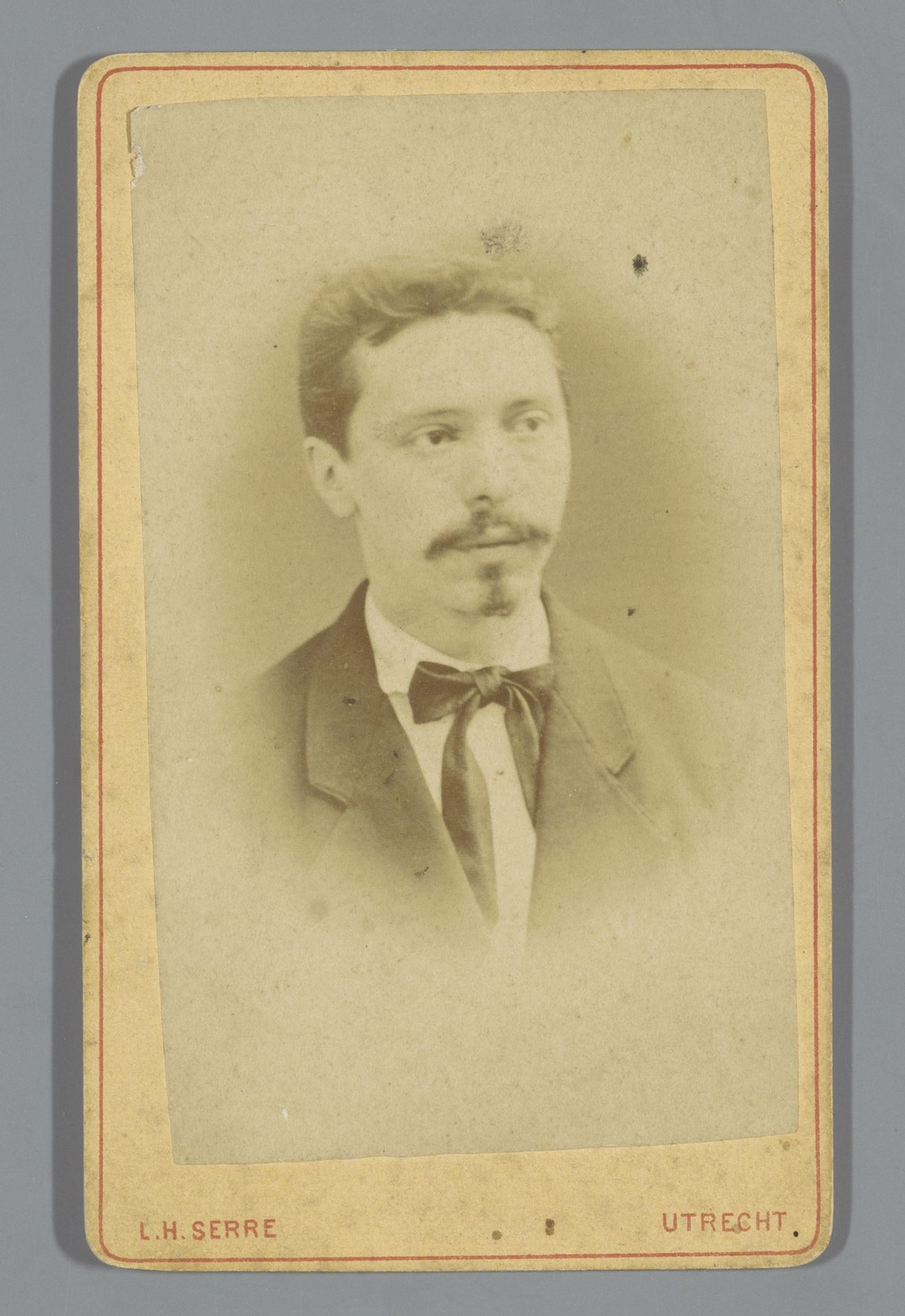 Portret van een onbekende man, mogelijk P.H. Enkelaar, kruidenier in Utrecht by Lodewijk Hendrikus Serré